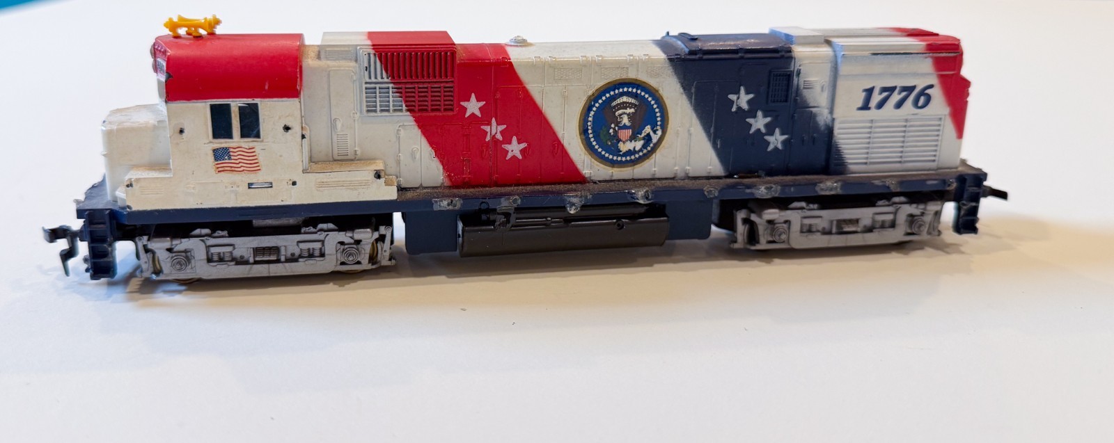 Lot of 5 HO Scale Locomotives: Santa Fe Illinois Central Gulf Bicentennial (#3)