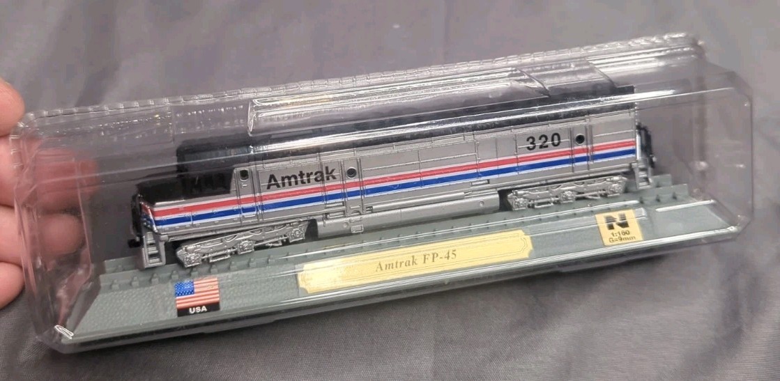Del Prado N Scale Amtrak FP-45 Display Model Locomotive #320- 1:160 Sealed Box