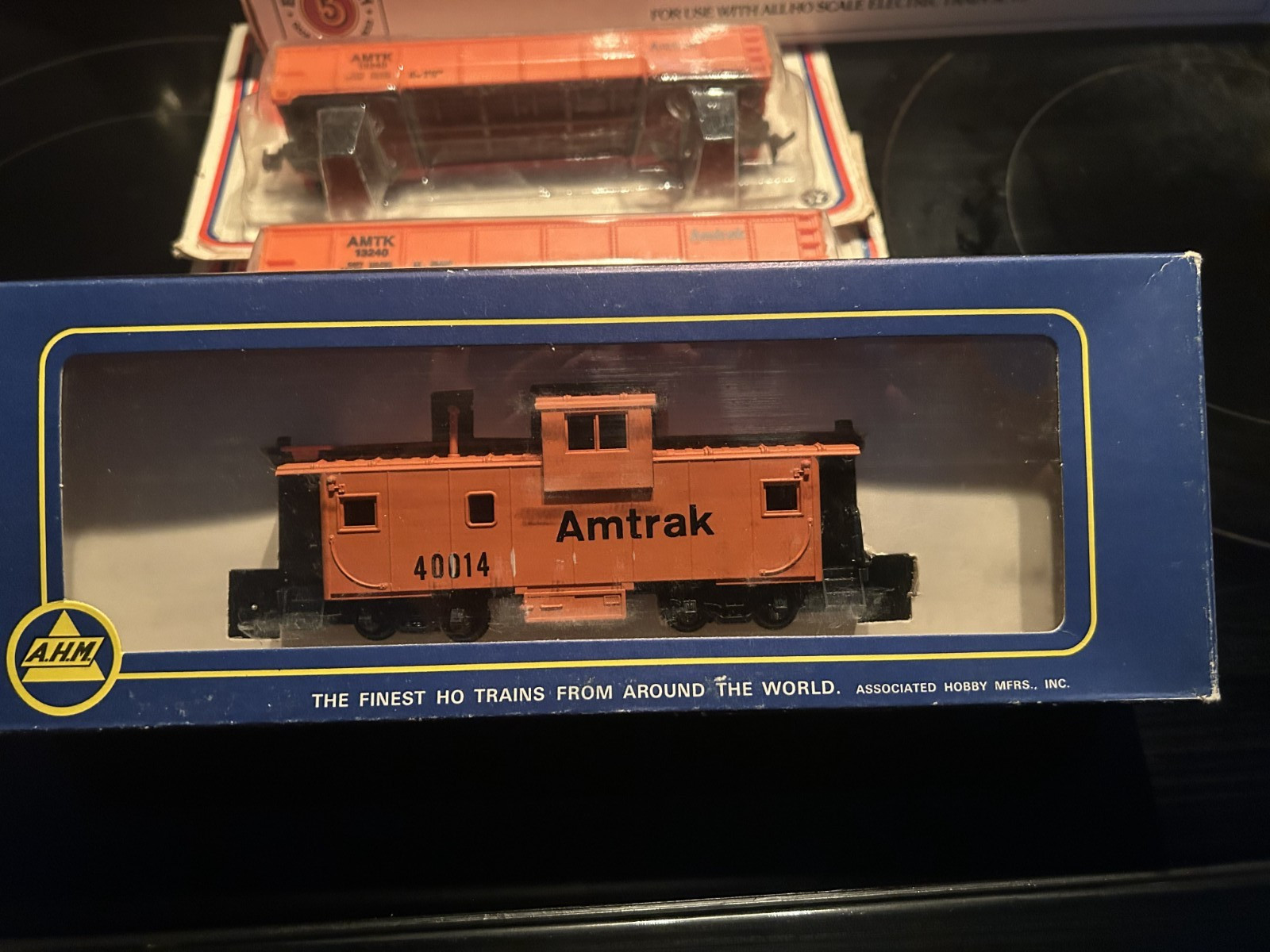 HO scale KATO EMD F40PH w’ Ditchlights Amtrak Phase III #396 + Maintenance Cars