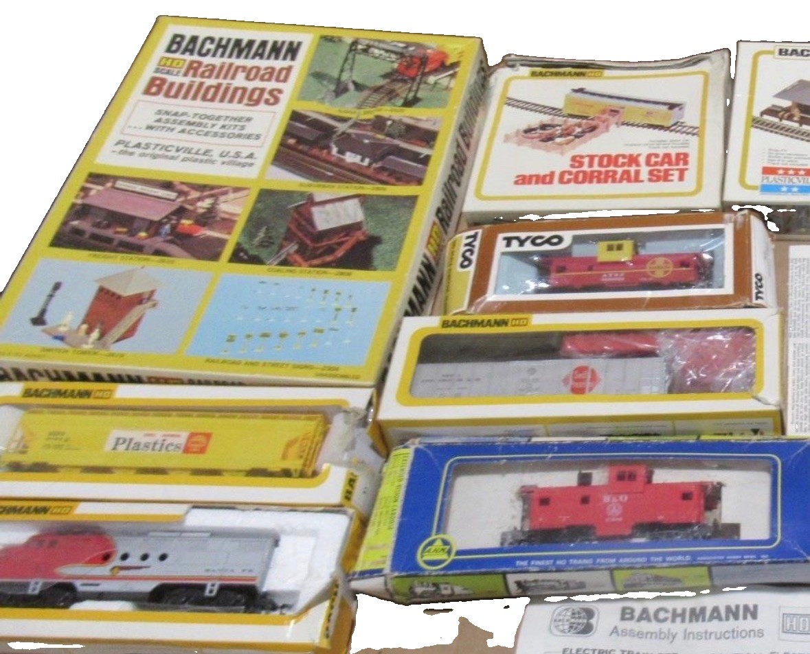 HO Scale Model Train Lot TYCO BACHMANN Locomotives Track Buildings Cars Vintage