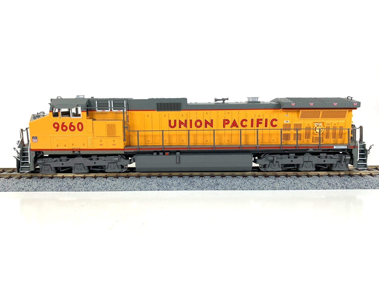 HO Kato 37-6633 Union Pacific #9660 GE C44-9W Diesel – DC only