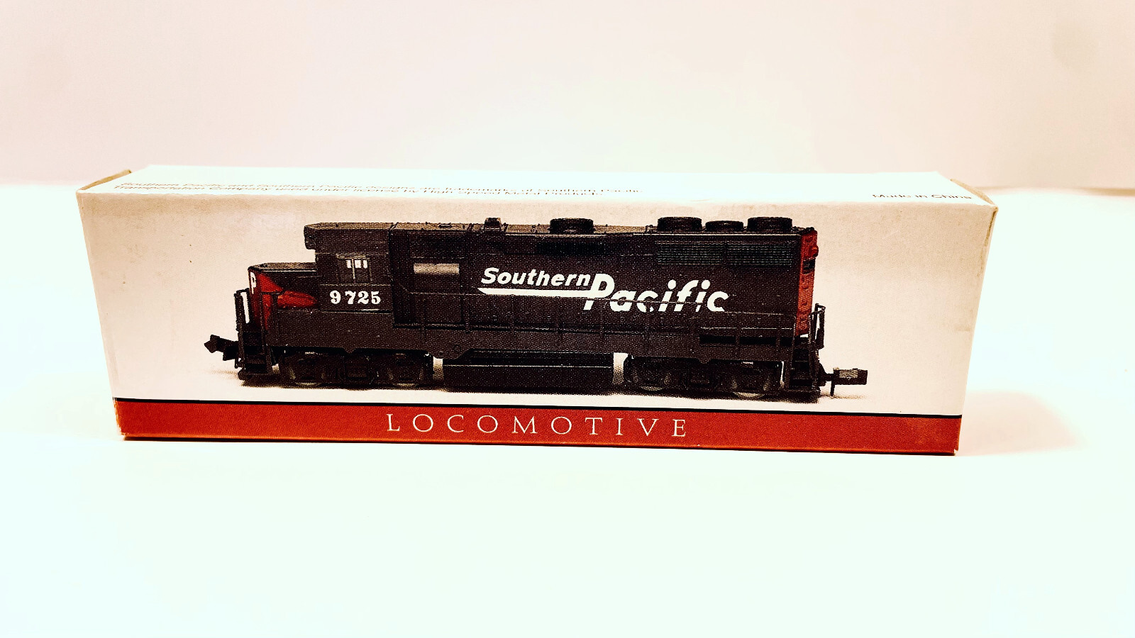 Southern Pacific Locomotive #9725 Model Train High Speed In Box
