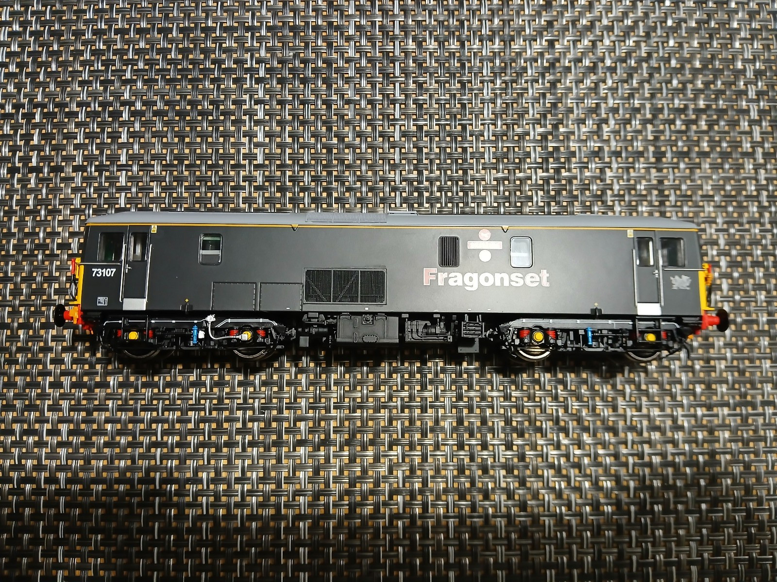 Modern OO/HO scale Dapol Class 73 73107 Spitfire Fragonset Diesel Locomotive