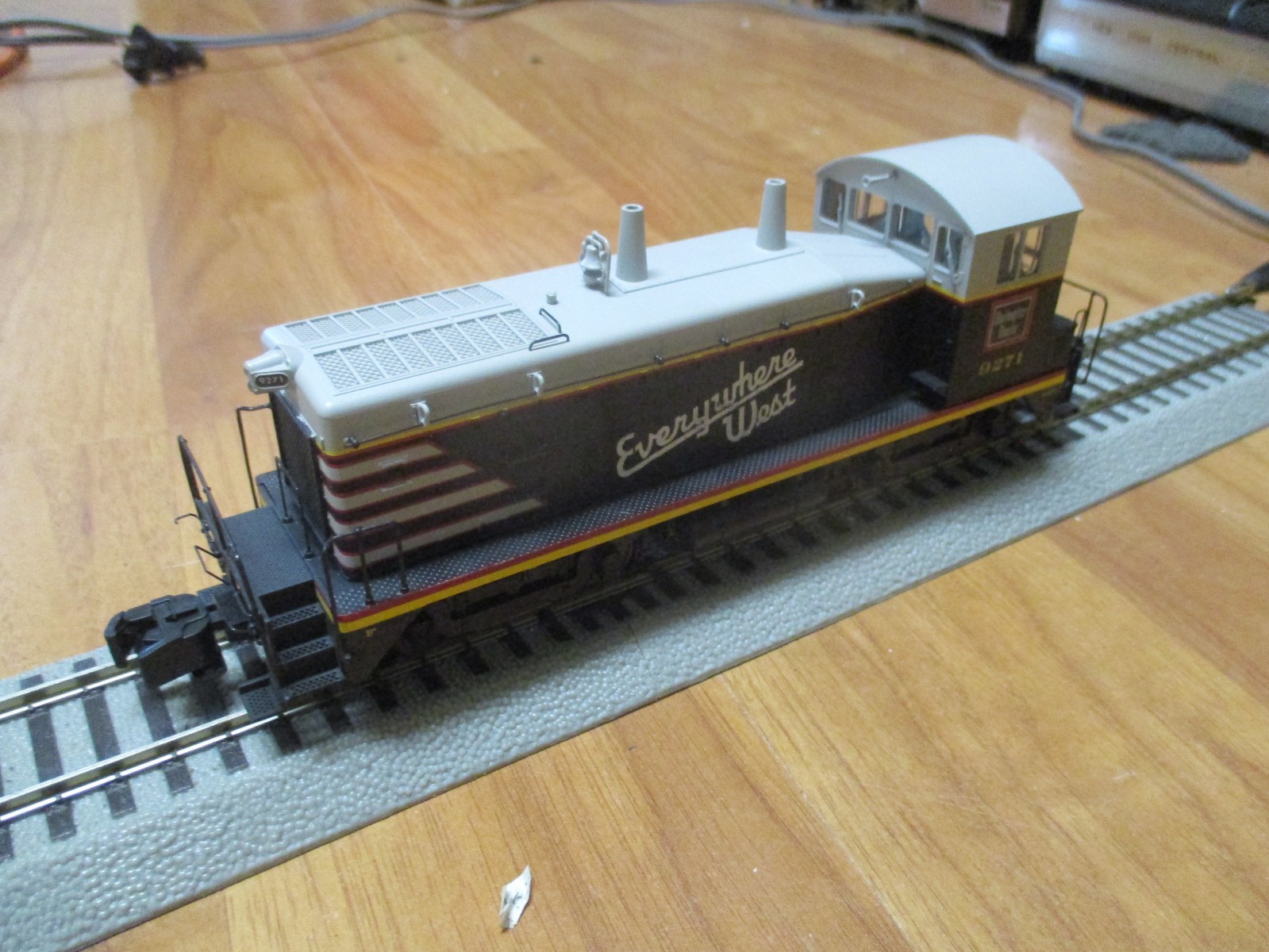 S Helper 00106 CB&Q SW-9 Diesel (5/29/26) Hirail AC