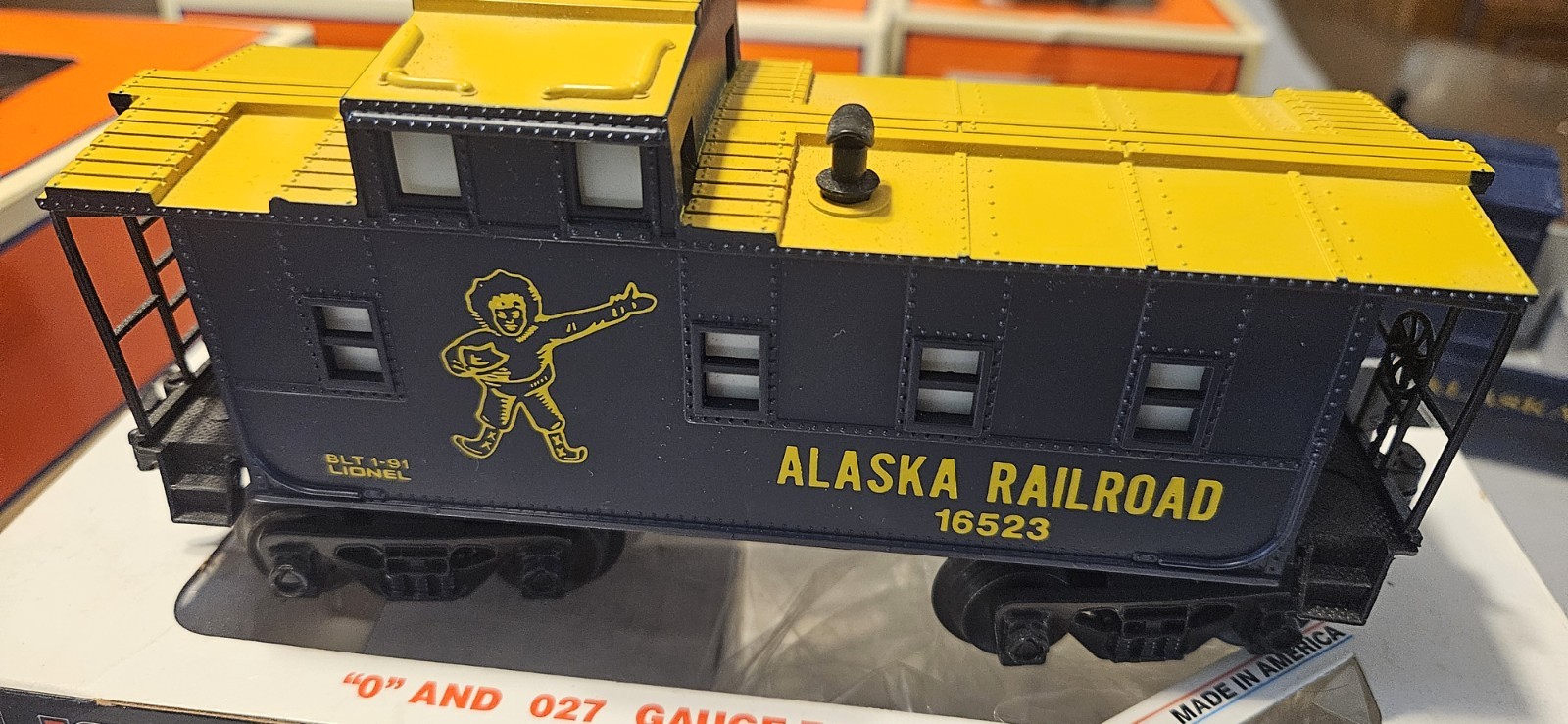 6 ALASKA Lionel Trains ~ Gondola, Bunk,3 Dome, Flatcar & 2 Caboose ~ XS229