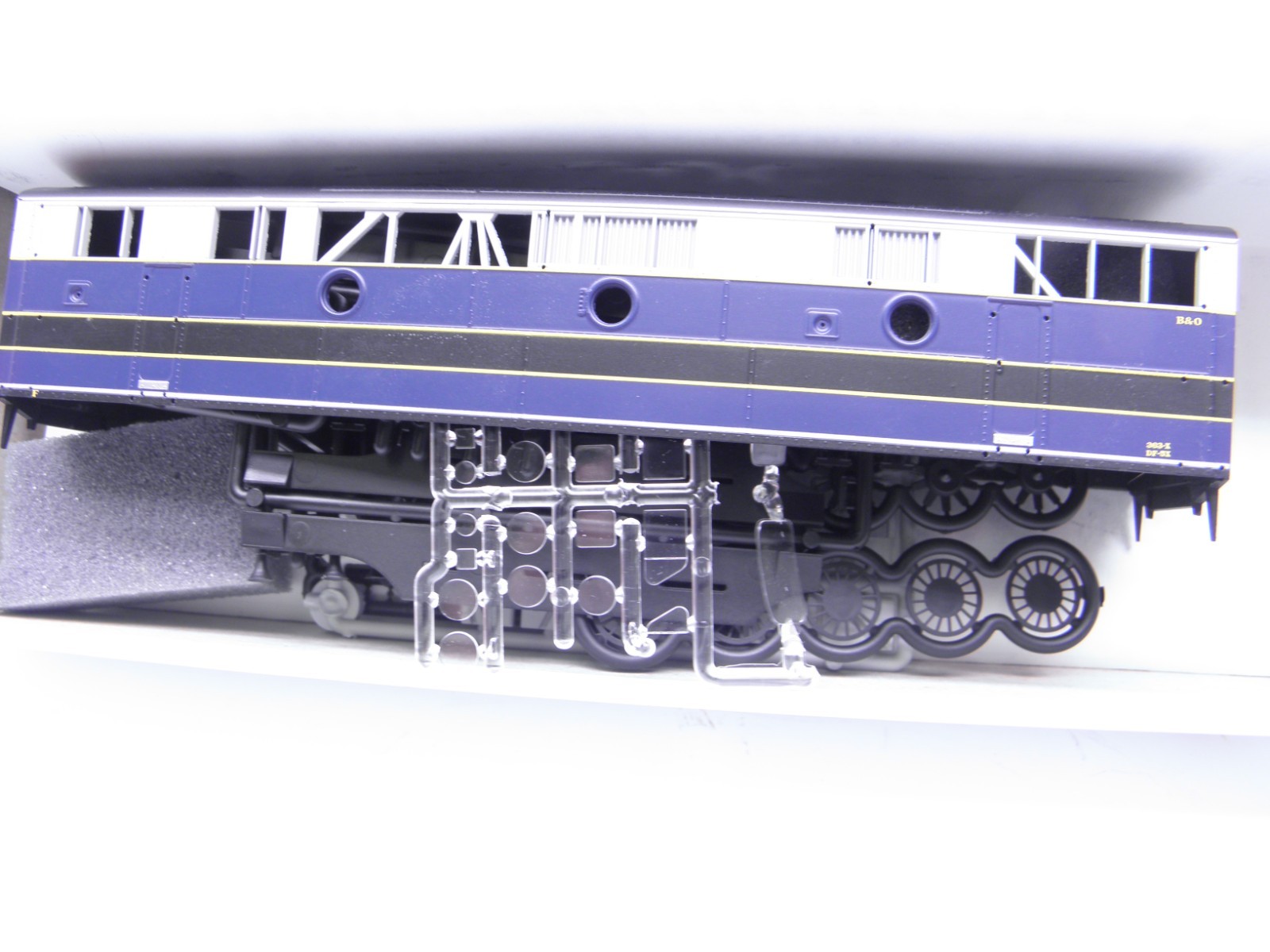 INTER MOUNTAIN – F-7B LOCOMOTIVE SHELL KIT BALTIMORE & OHIO #363- X HO SCALE KIT