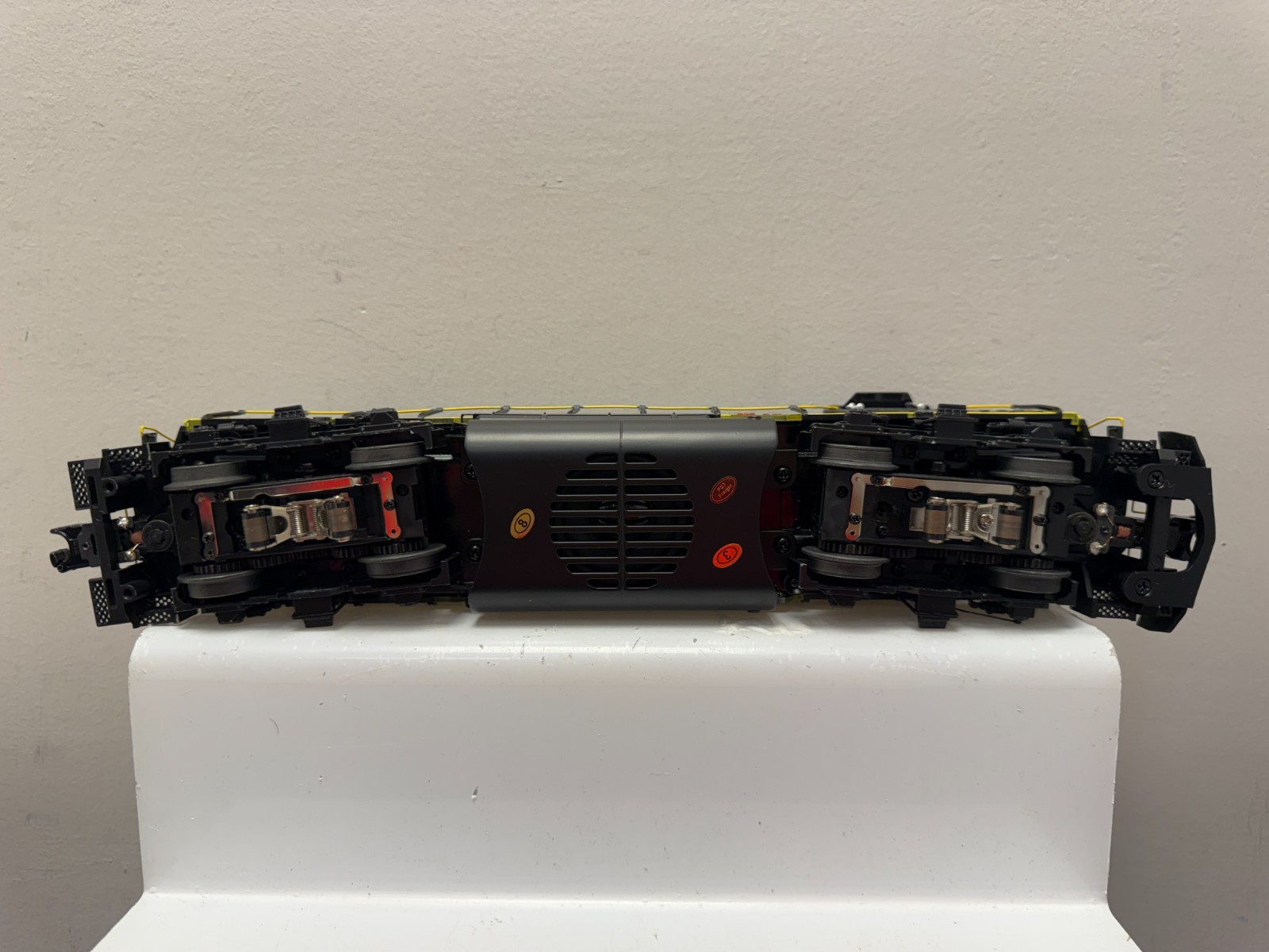 MTH O Gauge 20-21550-1 Alaska 2501 GP35 Low Hood Diesel Loco w/PS-3 & OB – EC