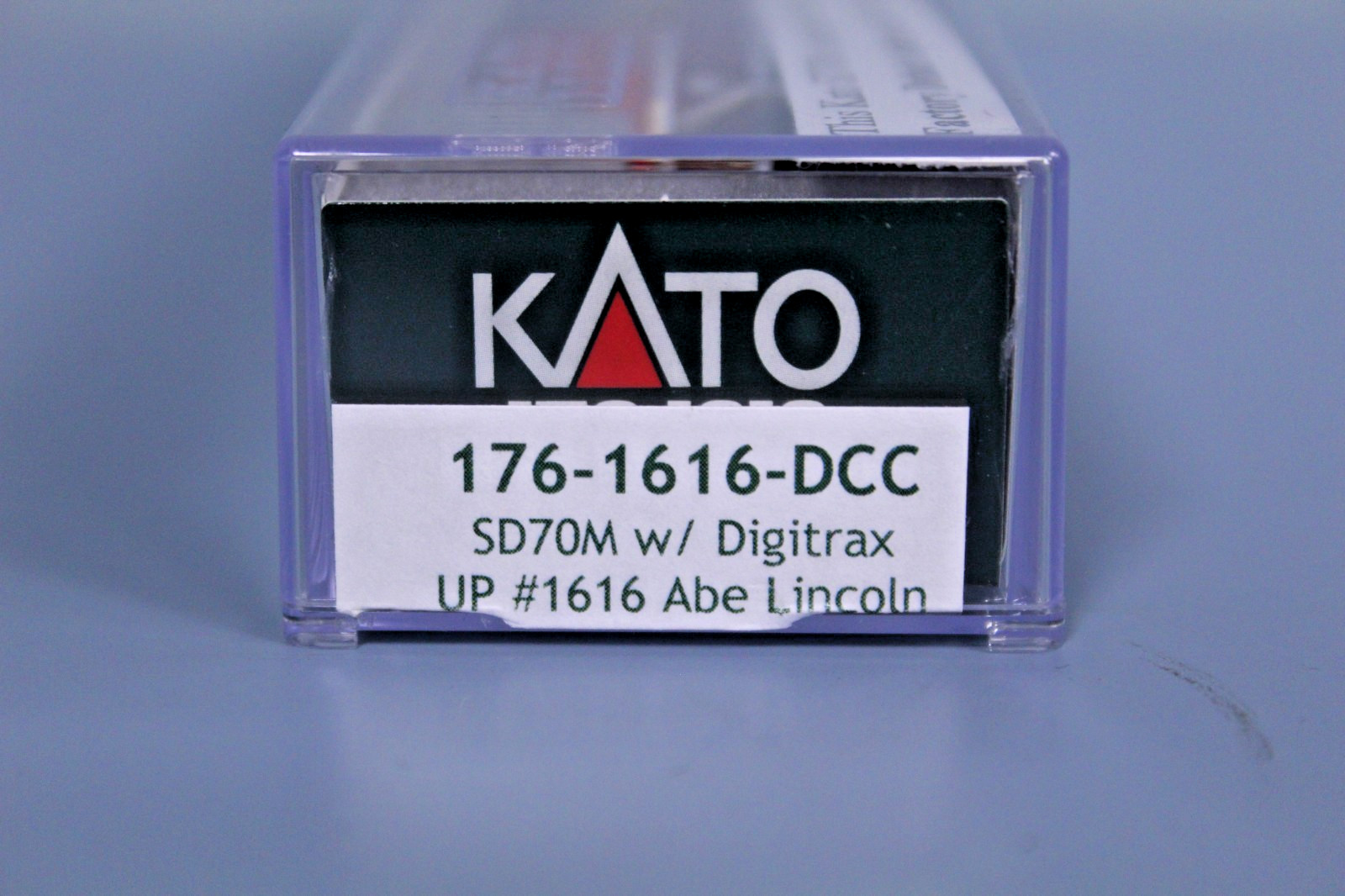 Kato 176-1616 EMD SD70M Flat Radiator Union Pacific 1616 Abe Lincoln w/Digitrax
