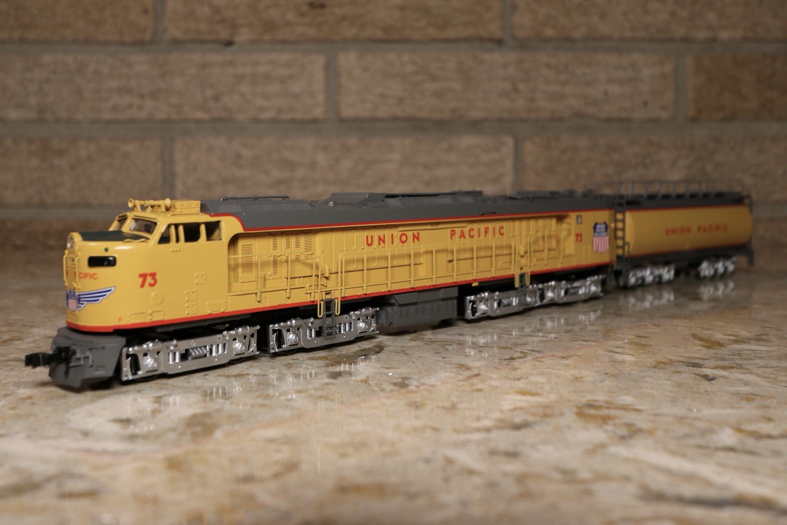 MTH HO Veranda Turbine And Tender Set #73