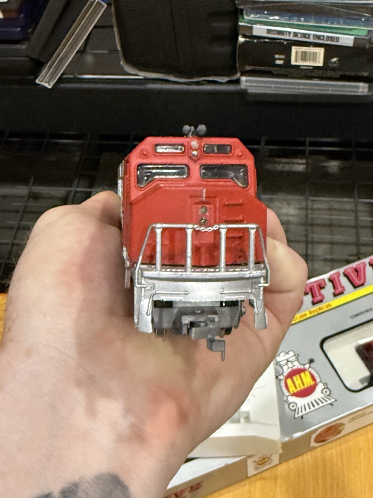 AHM HO SCALE SANTE FE LOCOMOTIVE WITH CABOOSE IN BOX 1981