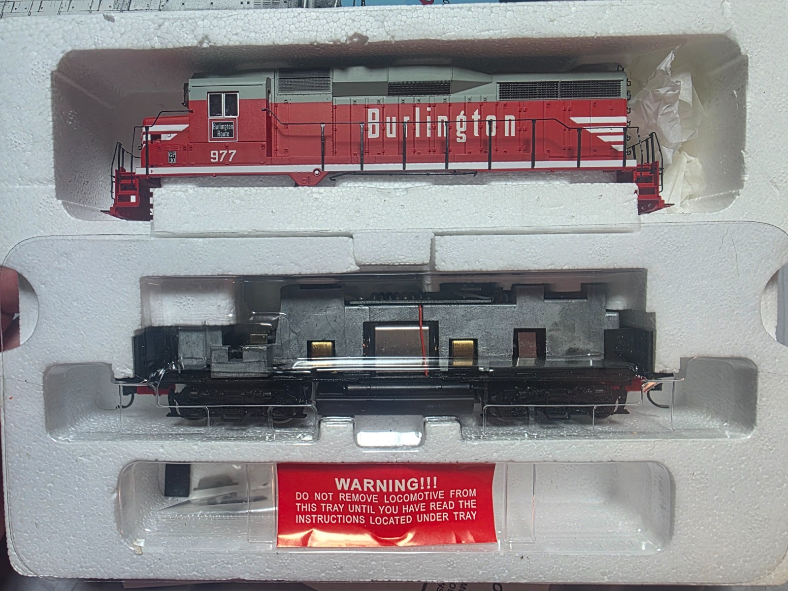 PROTO 2000 HO SCALE LOCOMOTIVE GP30 ASSEMBLED WORKING CB&Q 977 BURLINGTON