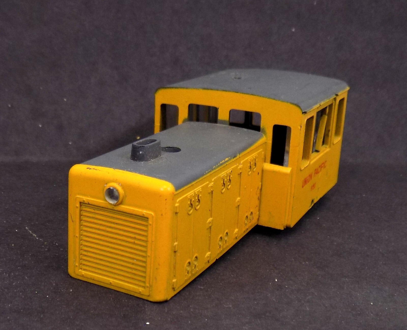 HO / UNBRANDED / SWITCHER LOCOMOTIVE #850 / UNION PACIFIC / SHELL /PARTS REPAIR
