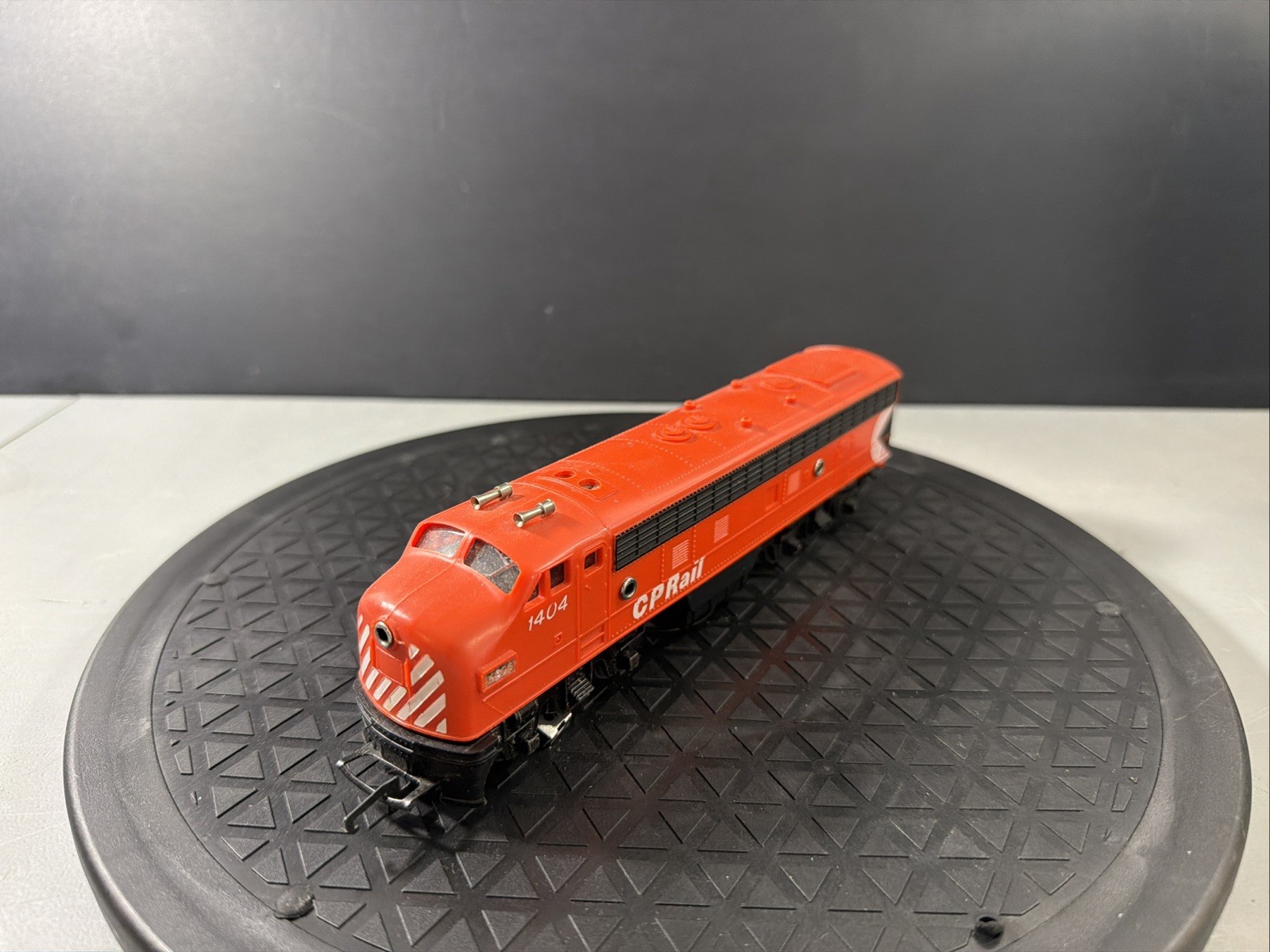 triang tri-ang R0553 canadian pacific F-Unit locomotive transcontinental OO