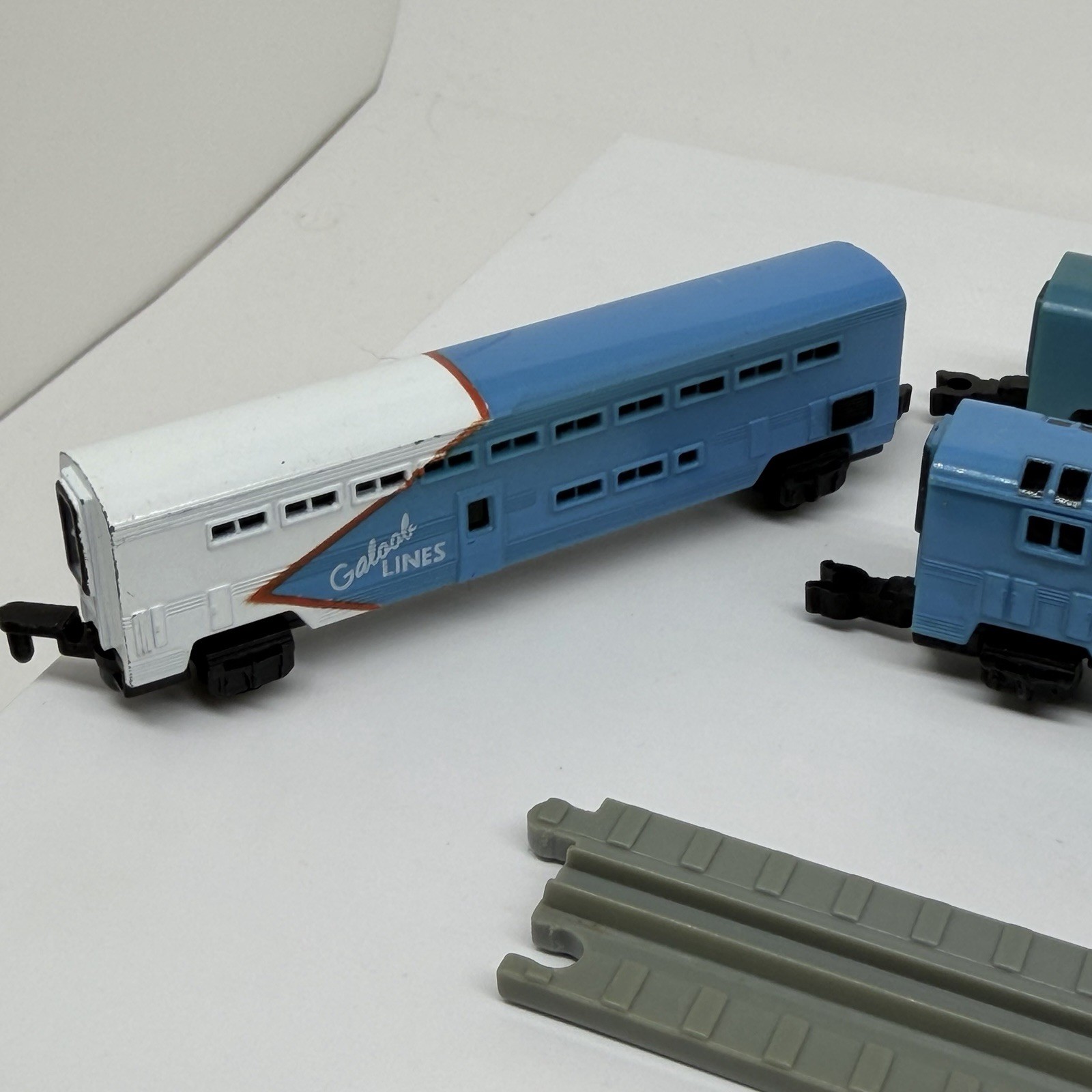 MICRO MACHINES 1989 MINIATURE 5 CAR AMERICAN PASSENGER TRAIN GALOOB LINES ENGINE