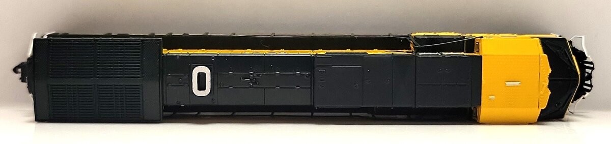 Scale Trains SXT10734 N Chicago & Northwestern GE C44-9W Diesel Locomotive #8681