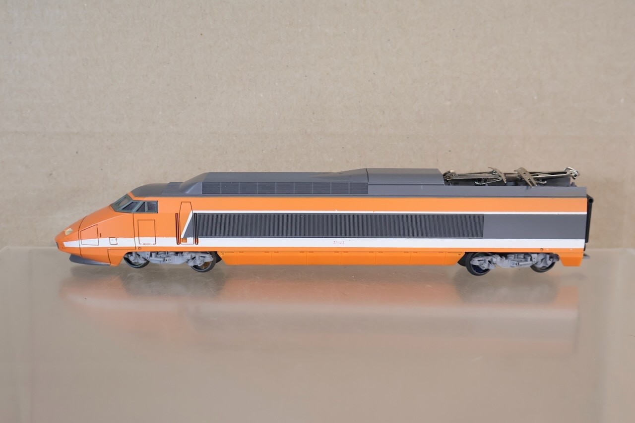 LIMA 201099 SNCF TGV HIGH SPEED LOCOMOTIVE NON POWERED DUMMY CAR BOXED op