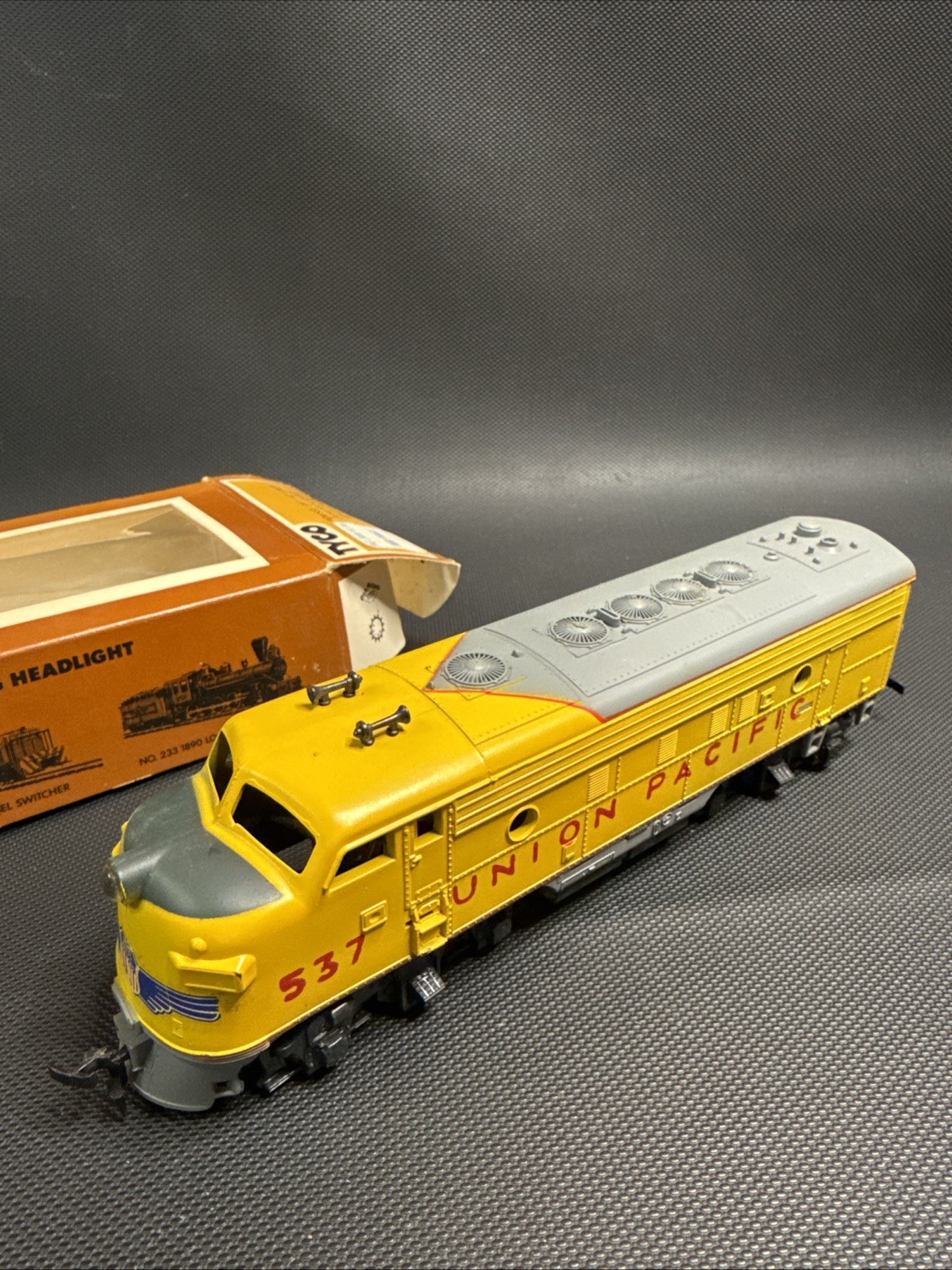 1/87 HO Tyco Union Pacific Diesel F9 A Unit Locomotive 537 224N