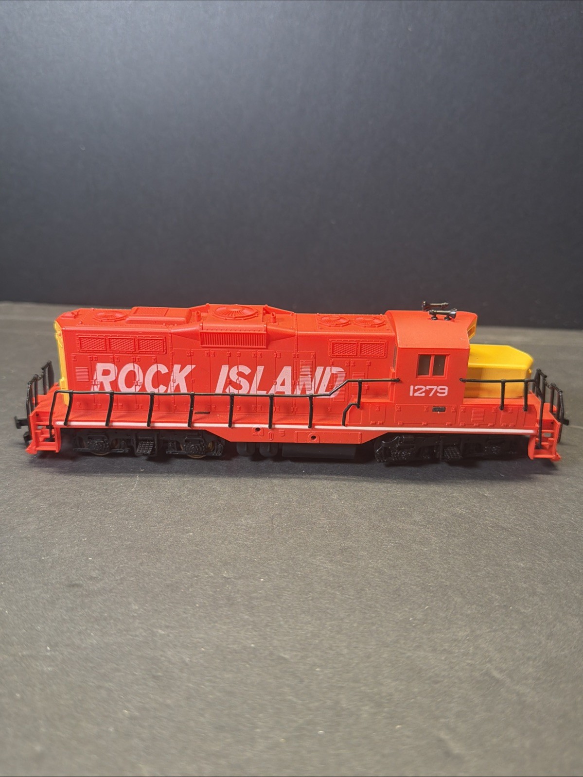 Cox HO Scale Rock Island GP9 Diesel Locomotive 1279 Red Yellow w/ Box VNTG