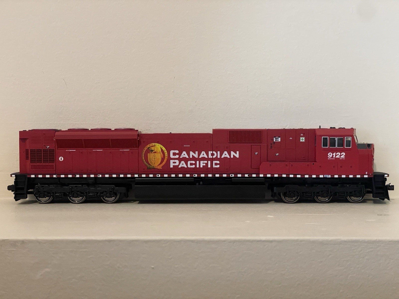 HO Scale Model Trains Kato 37-6352 SD90/43MAC Canadian Pacific 9122 – DCC/Sound