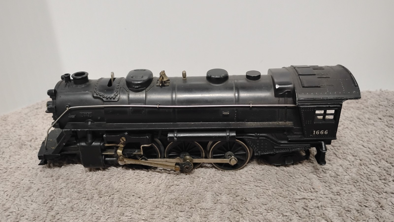 Lionel 1666 Steam Locomotive w/ 6466TLionel Lines Whistle Coal Tender- UNTESTED