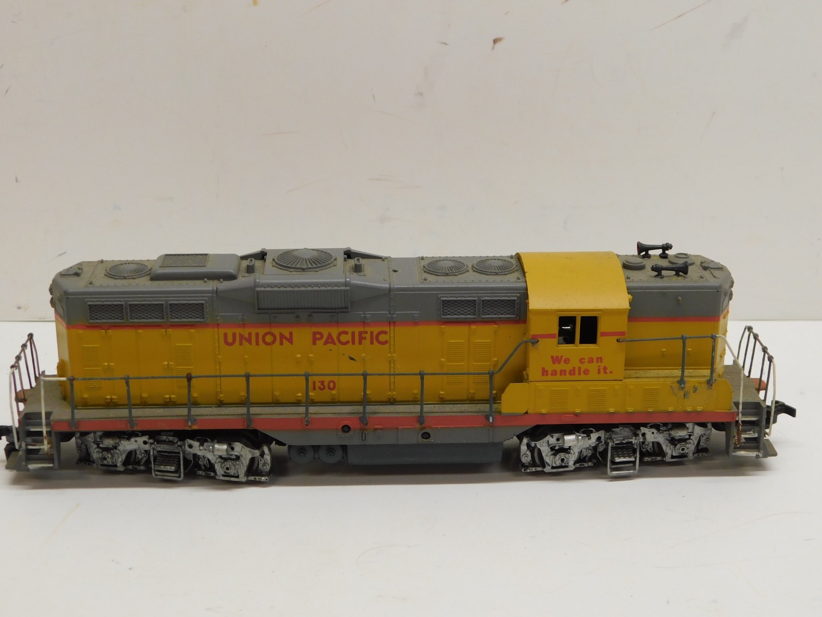 Athearn HO Blue Box Union Pacific GP9 Diesel Engine #130 – Powered Unit