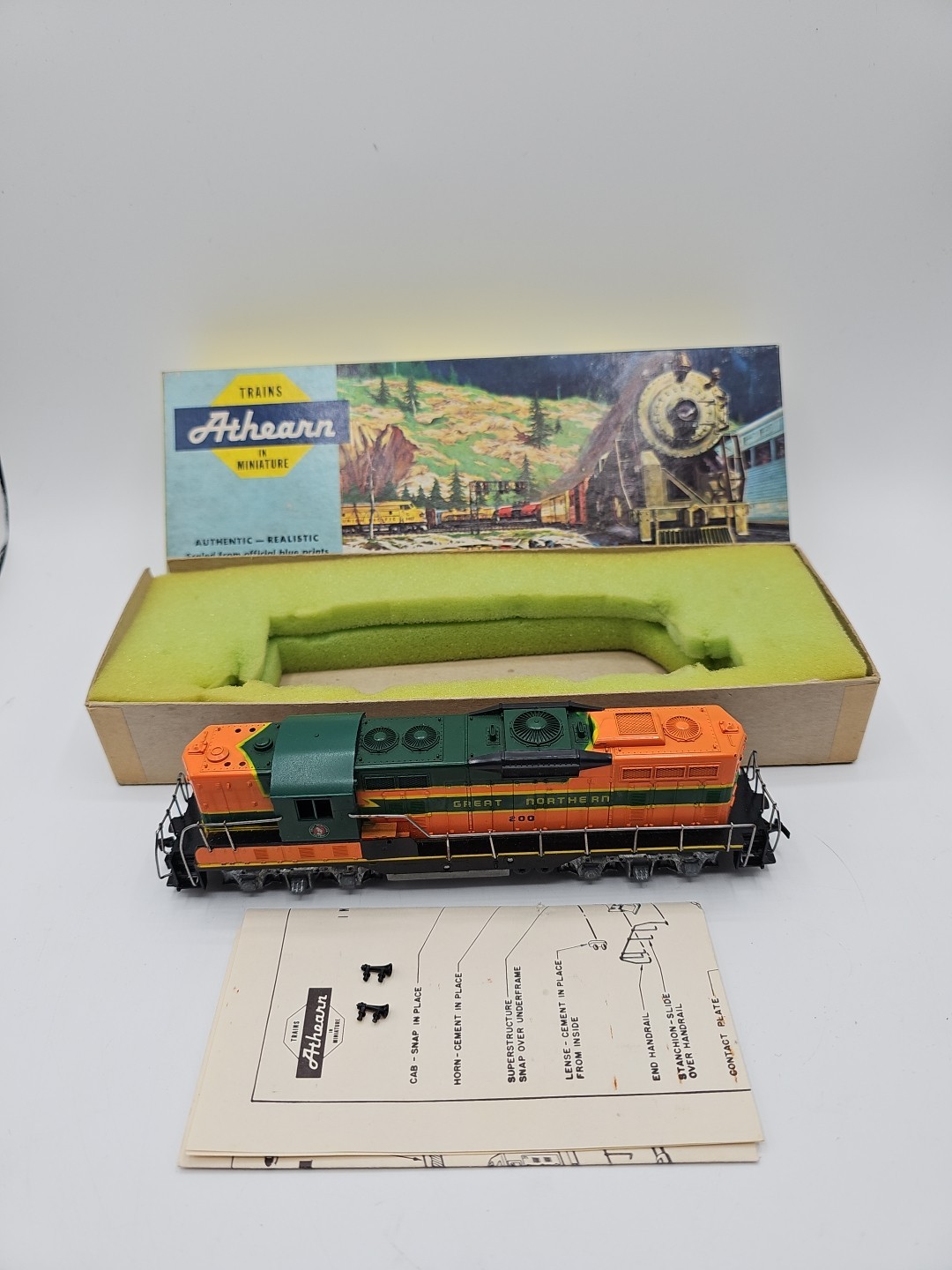 Vintage HO Athearn 3157 GP-9 Diesel Locomotive w/ Original Box & Manual
