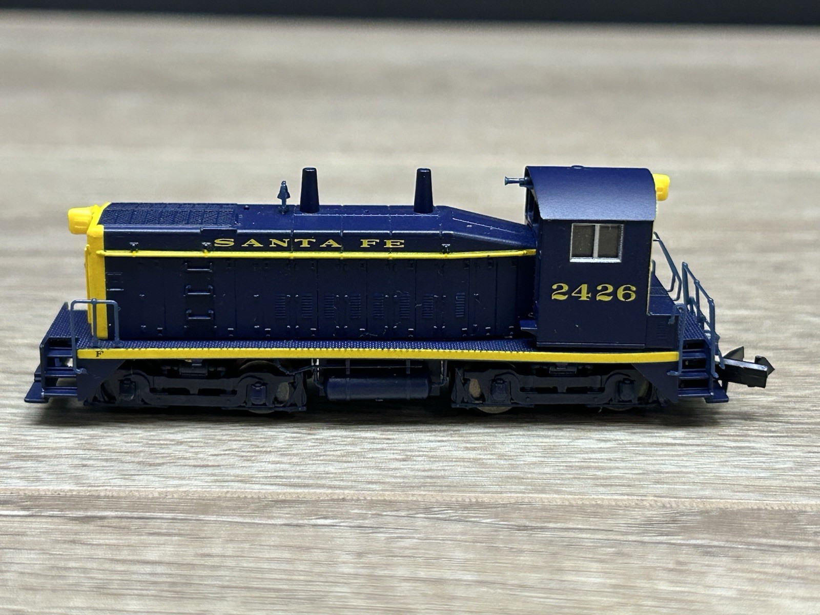 Life-Like 7500 Santa Fe AT&SF Class SW9 / 1200 N Scale Diesel Locomotive