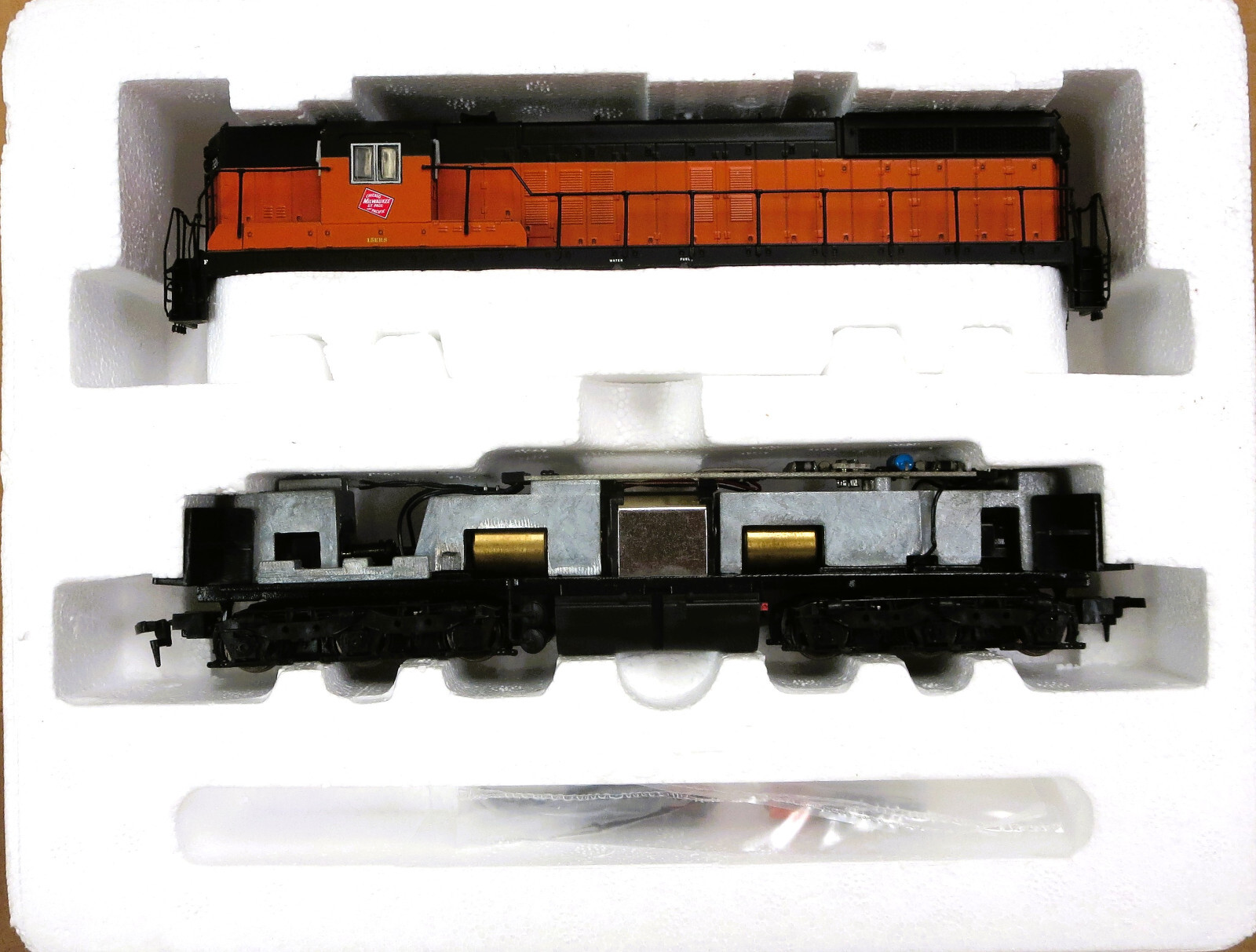 Proto 2000 8227 Milwaukee Road SD7 2211 LN HO
