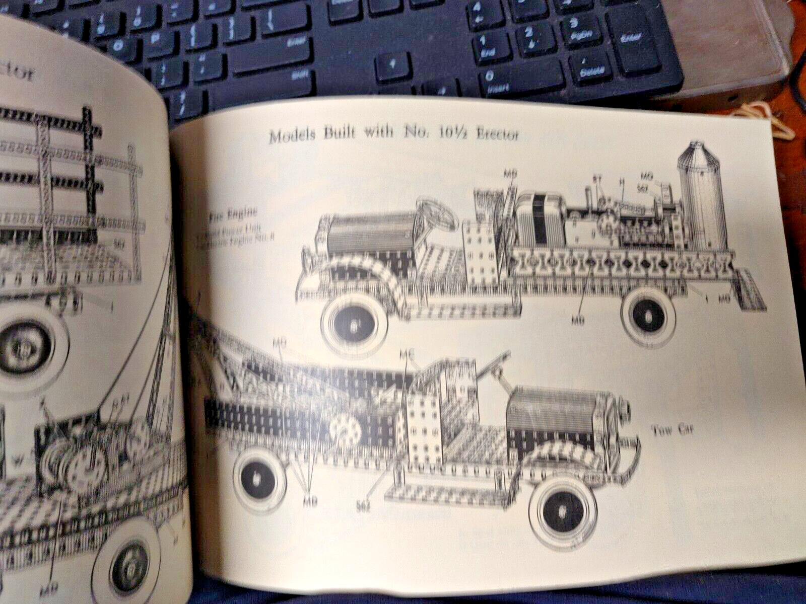 C 53 NEW 10 1/2 MANUAL SMILING BOY COVER PLANES, TRUCKS A.C.GILBERT ERECTOR SET