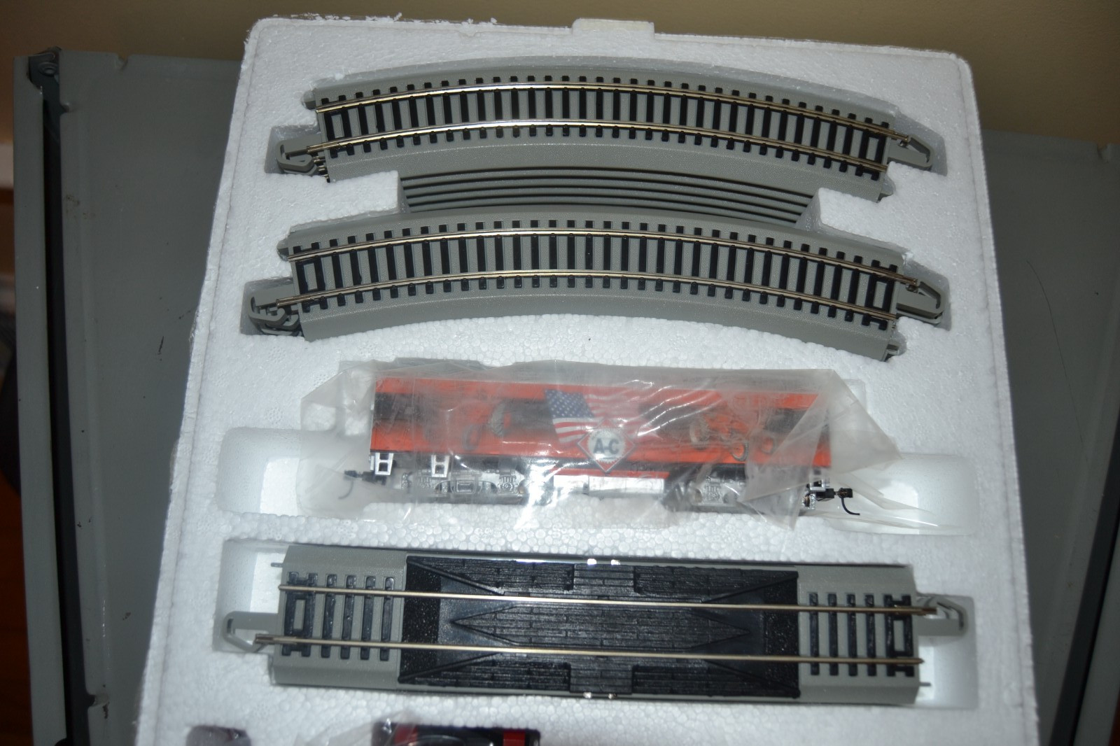 ALLIS CHALMERS HAWTHORNE VILLAGE BRADFORD EXCHANGE HO SCALE TRAIN SET NEVER USED