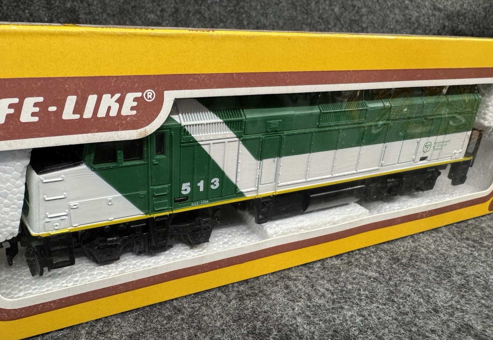 HO Scale F-40 Government of Ontario Transit Locomotive LIFE LIKE 8244A Train NOS