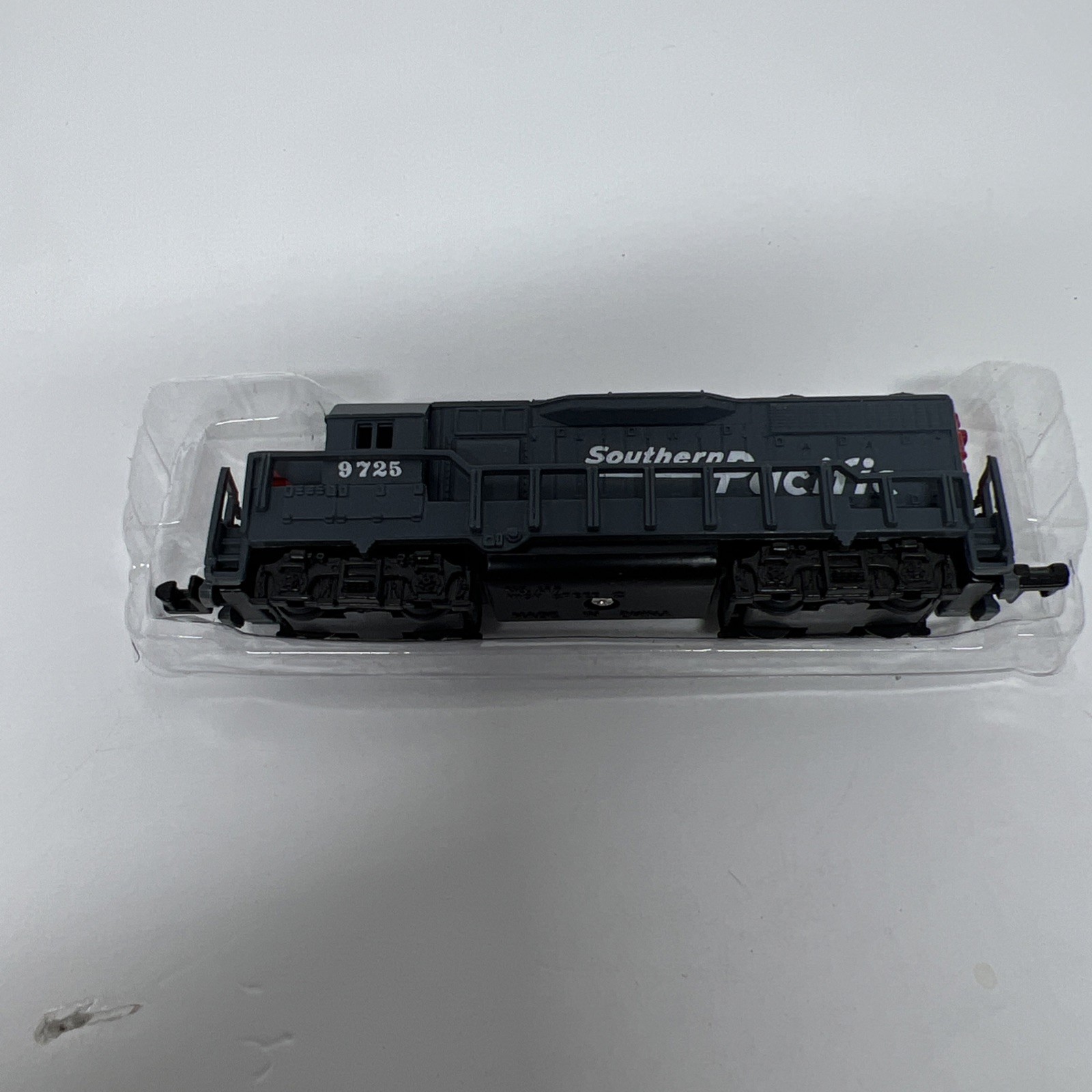 Southern Pacific Locomotive #9725 Train No. 418 High Speed N Scale Metal Gray