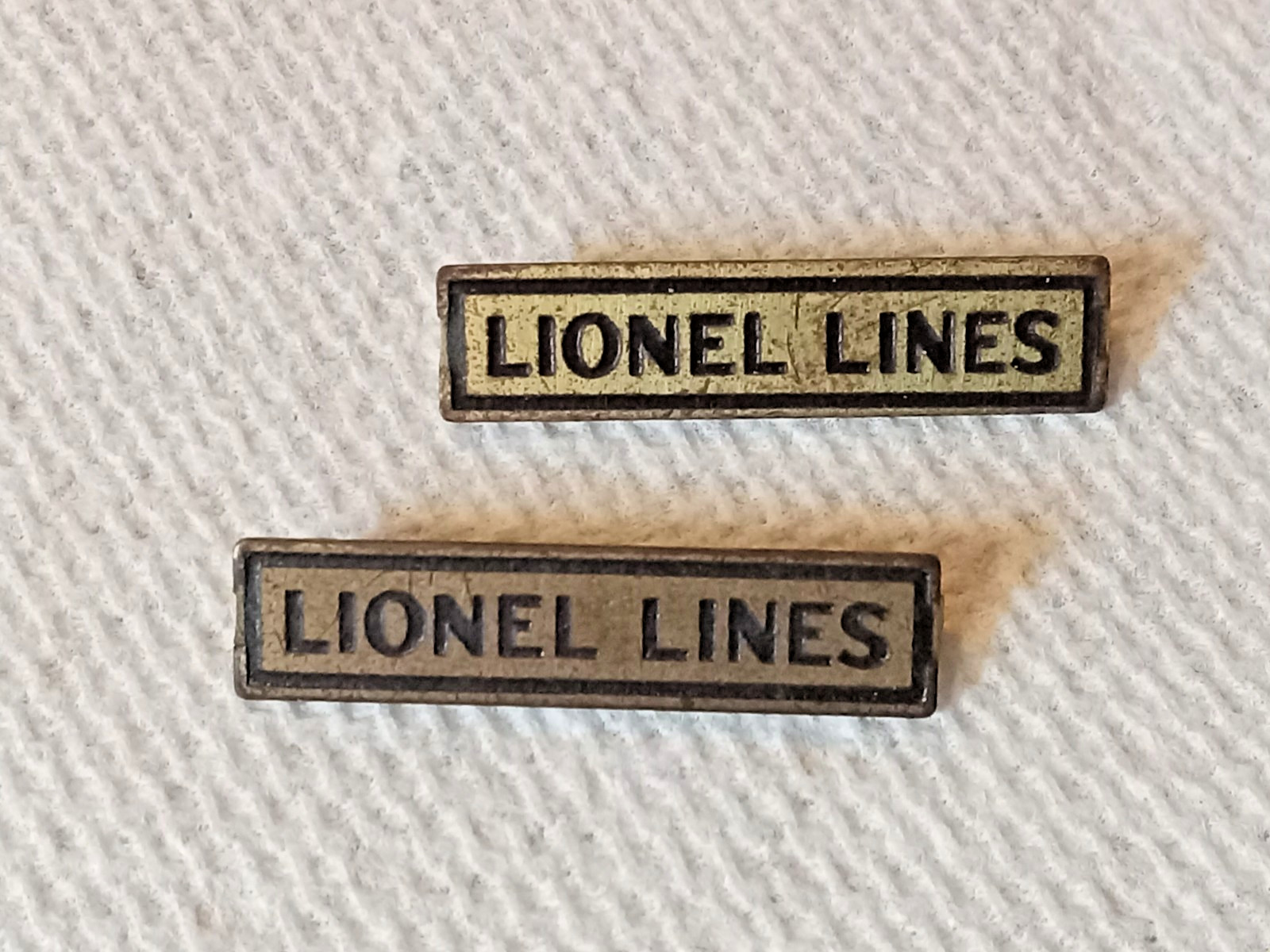 VINTAGE PREWAR 257T 258T 262T LIONEL LINES TRAIN COAL TENDER SET OEM NAME BADGES