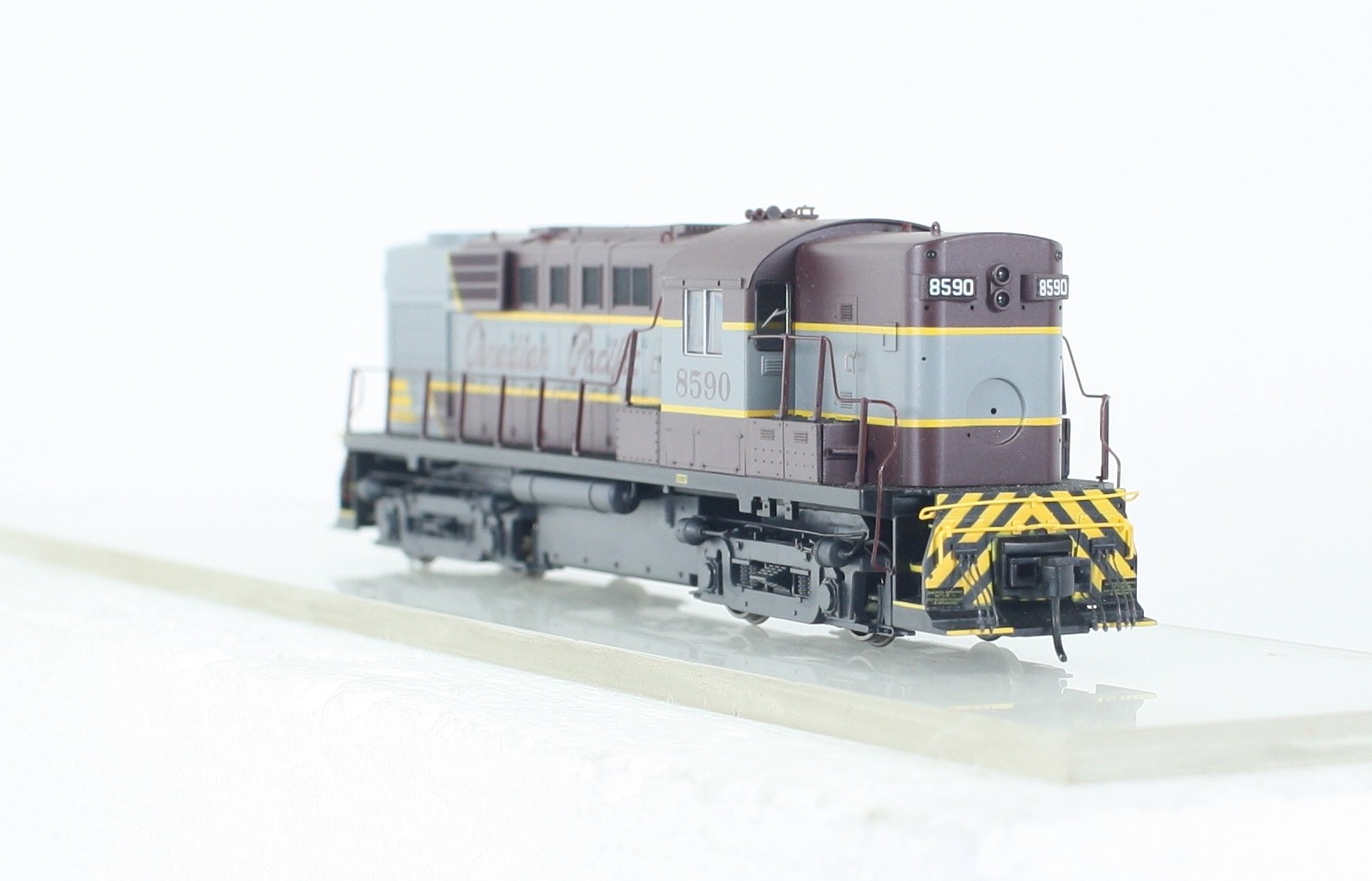 HO Scale Proto 1000 Canadian National RS-10 Switcher #8590 See Description