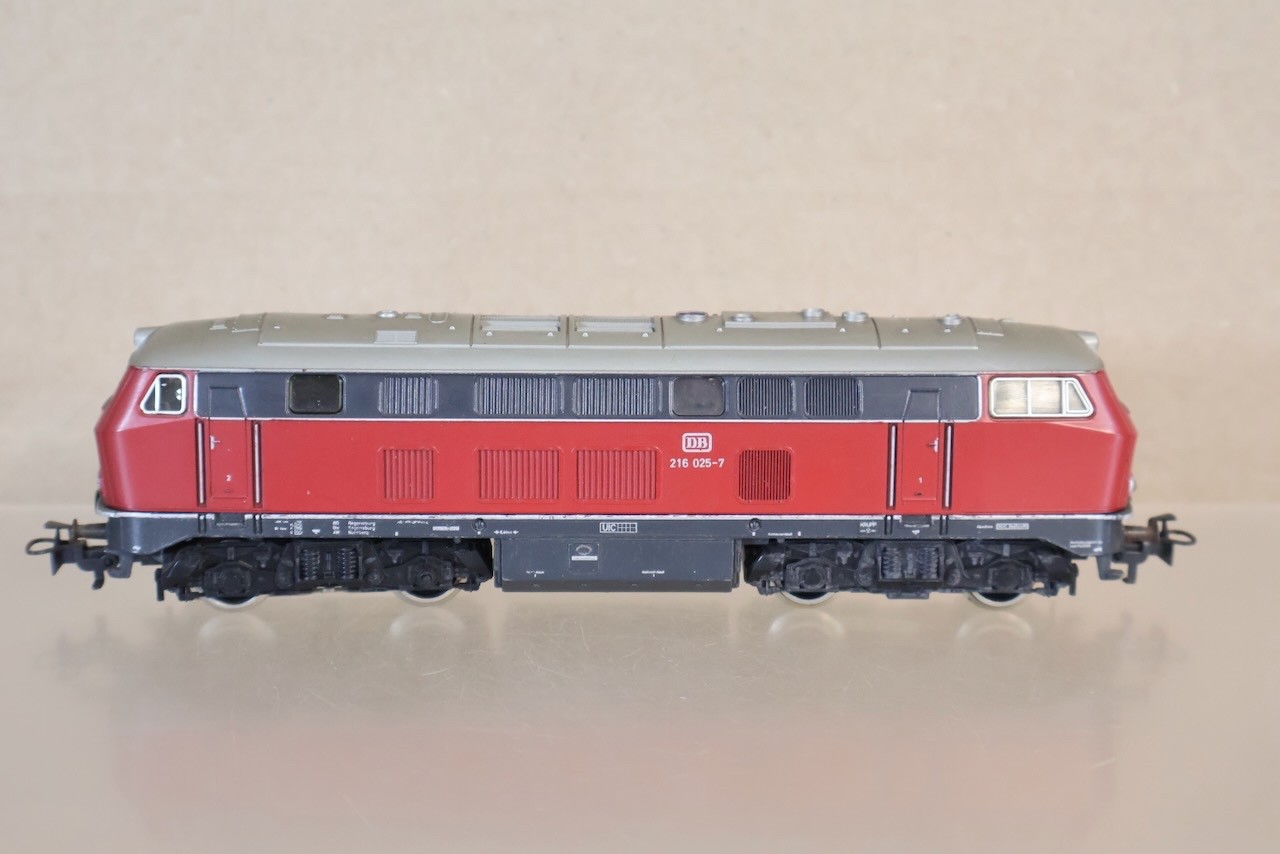 RIVAROSSI TEST LOCOMOTIVE COMPATIBLE with MARKLIN 3075 DB BR 216 025-7 1on
