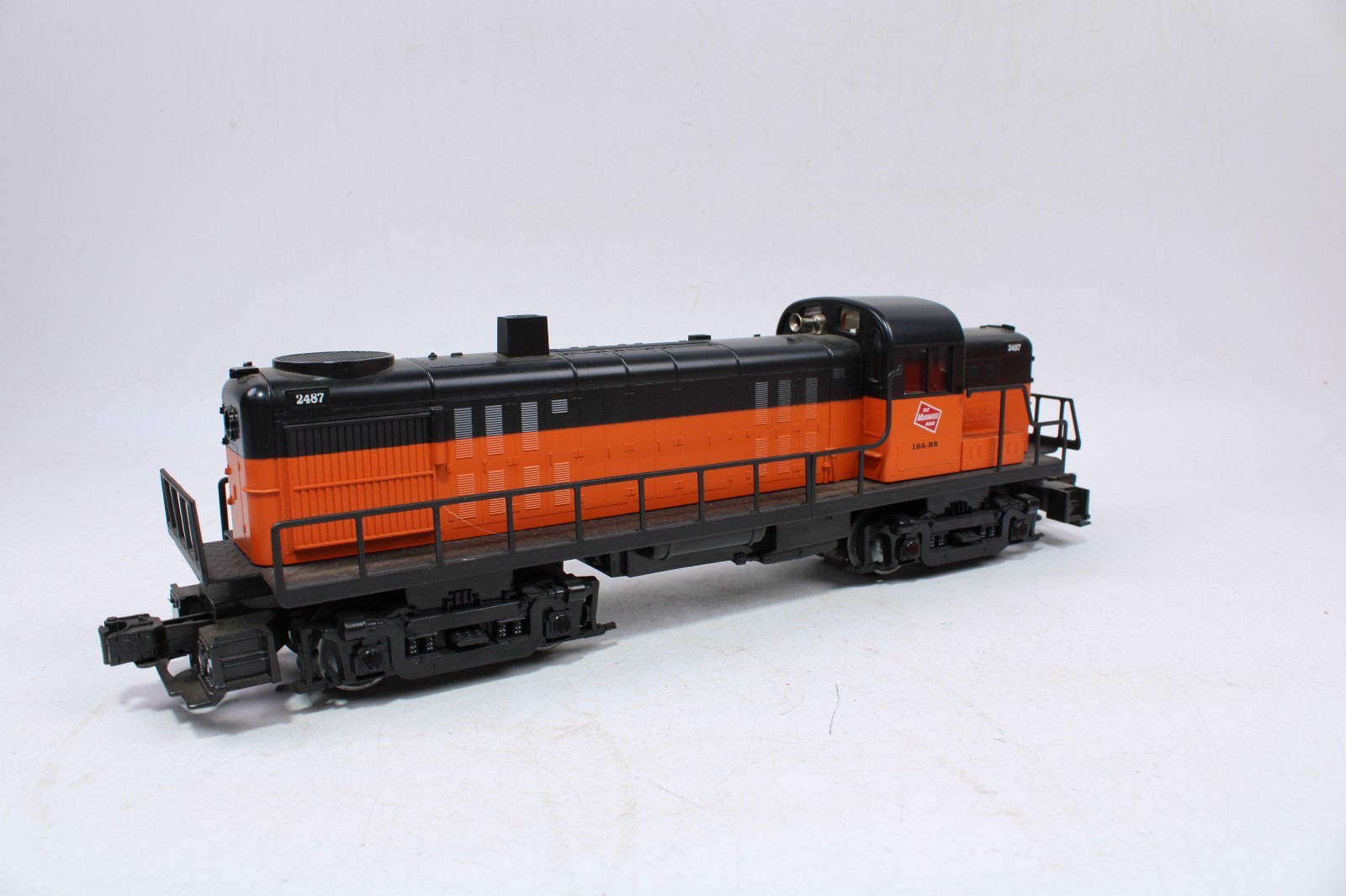 Lionel 6-18833 O Gauge RS-3 Diesel Locomotive Milwaukee Road #16A-RS w/Horn