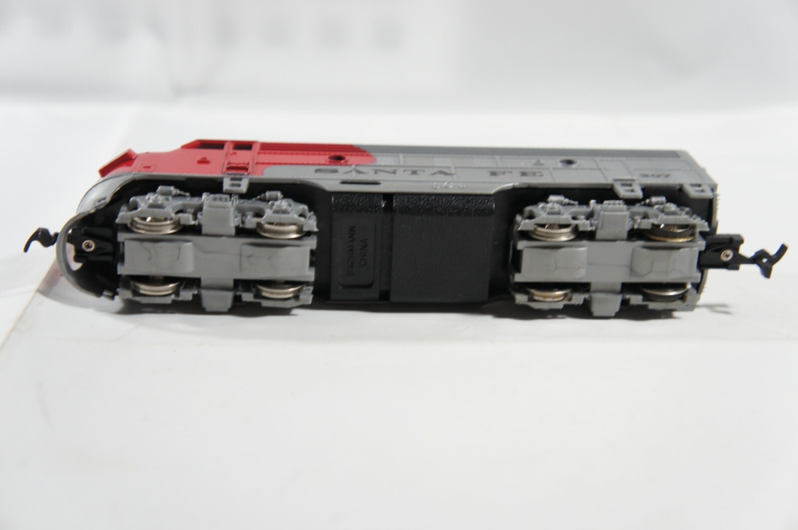 Bachman HO Scale Santa Fe Lighted Locomotive ENGINE Red Silver Black 307, in Box