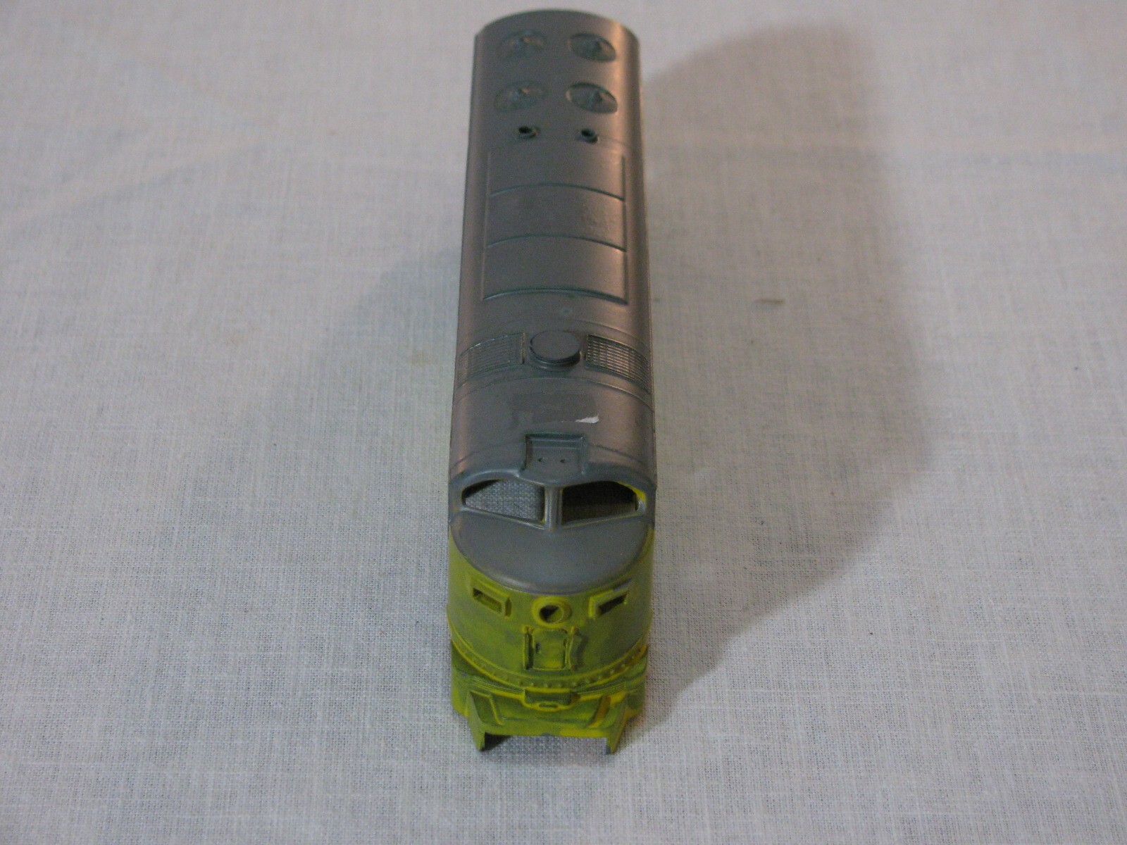 Vtg HO Scale Diesel Locomotive Shell ONLY,Unlettered No #,Yellow/Gray,Unmarked r
