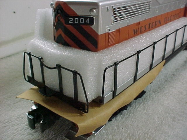MTH O Gauge EMD Western Pacific Locomotive #2004 WP ( new )
