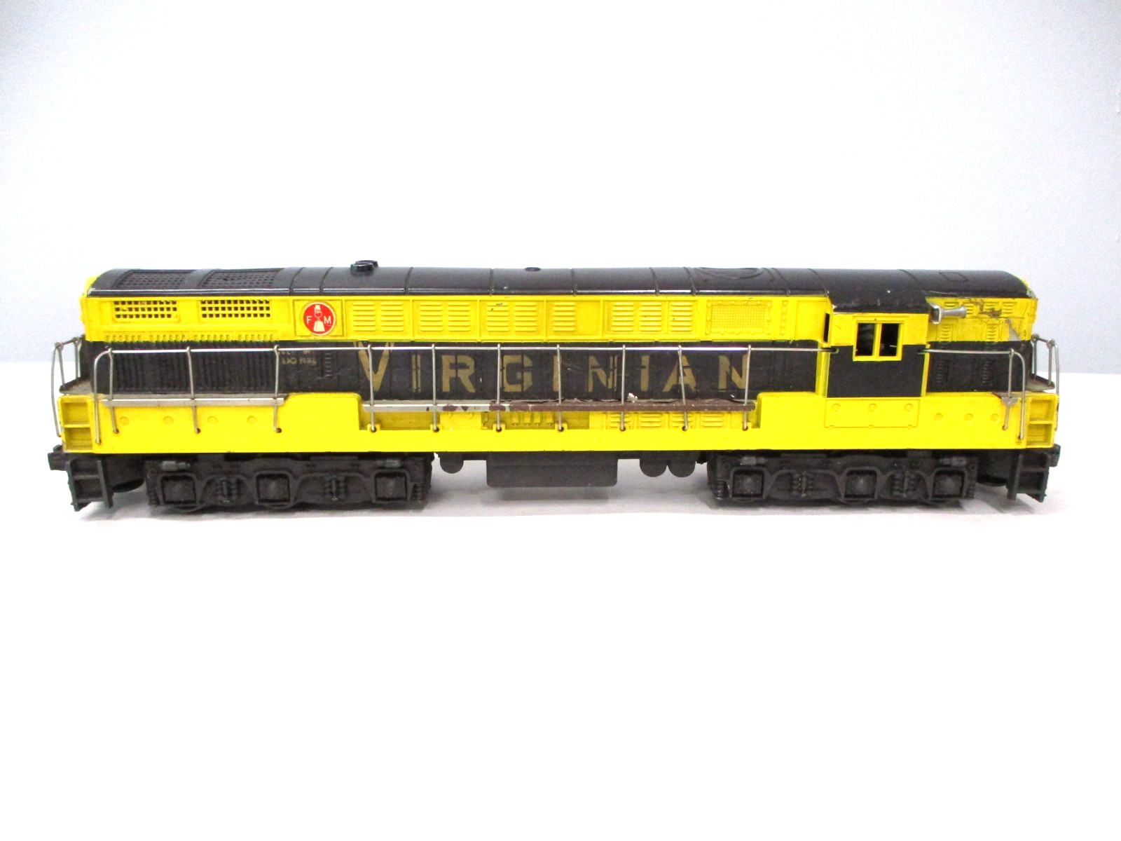 Lionel 2331 Virginian FM Yellow, Black Screw Breaks Postwar O gauge X7784