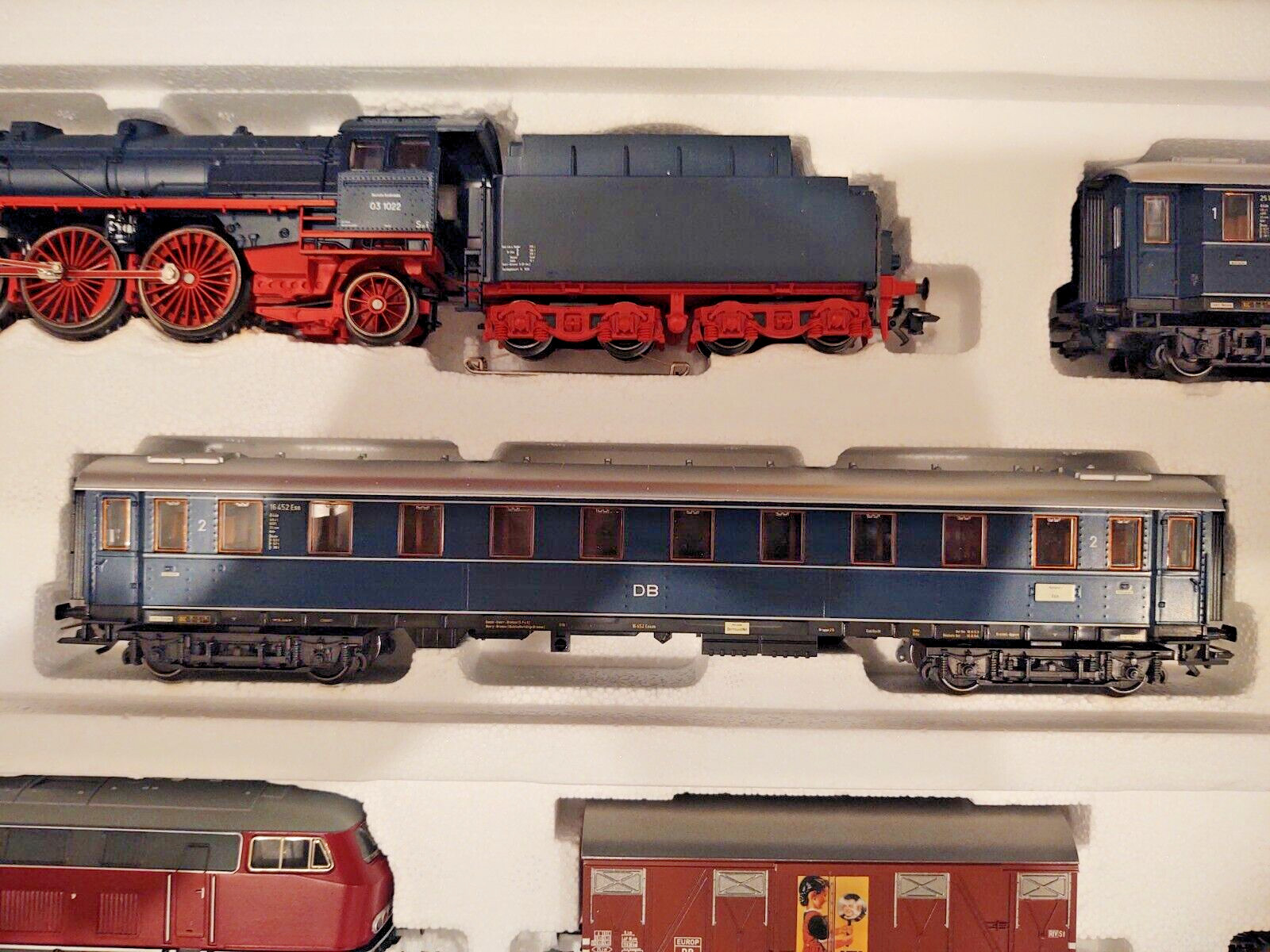 MARKLIN HO 29845 NEW 2 German Fed loco train sets BR-003 steam & BR-216 Digital