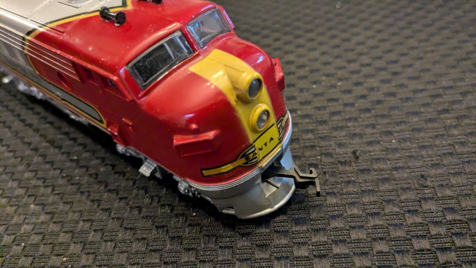 Life-Like HO F7 A Locomotive Santa Fe, LNIB, Runs real fast, pulls good too.