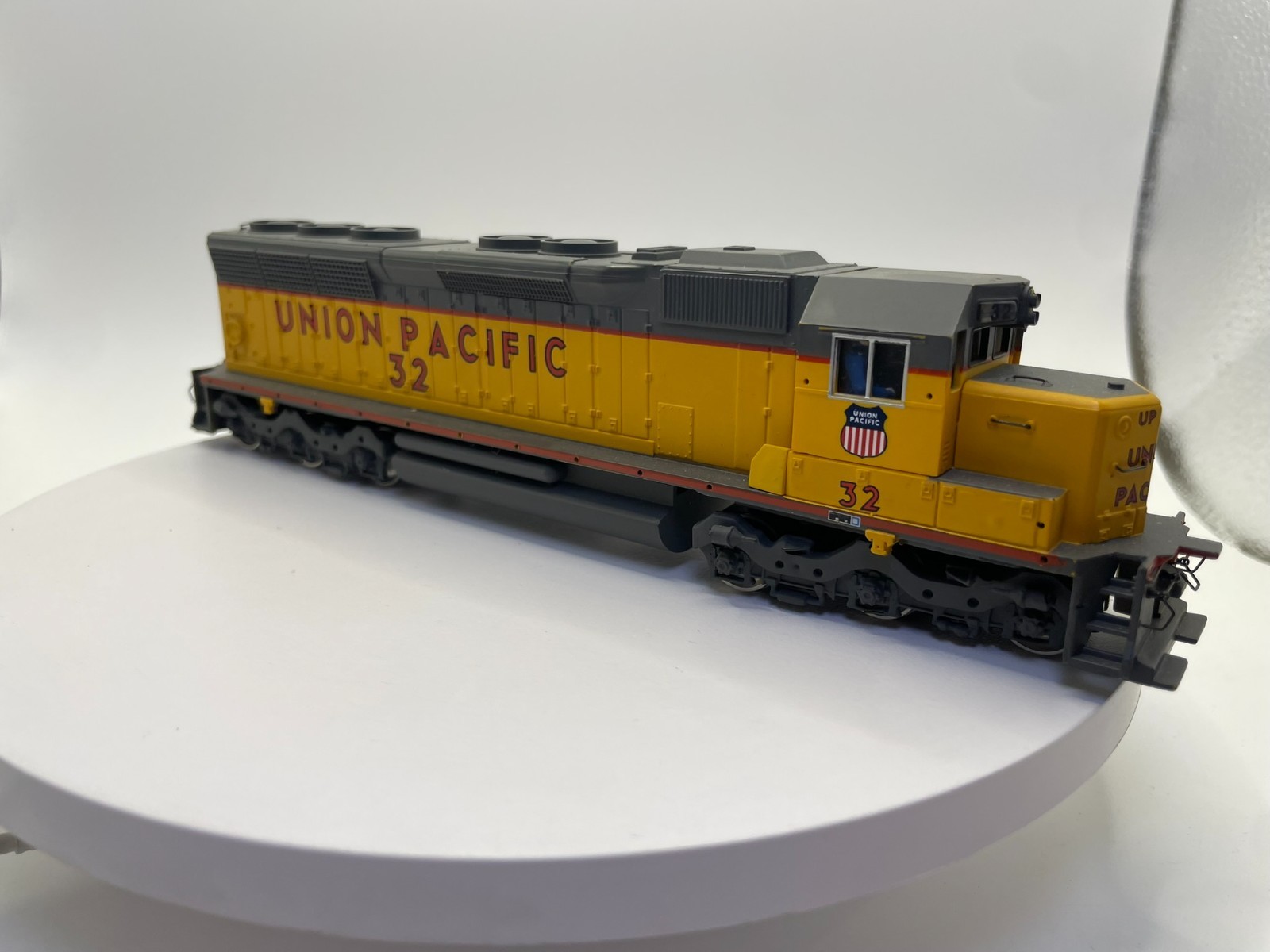 HO Scale Union Pacific SD45 Locomotive #32 – Light Function Details NOT Included