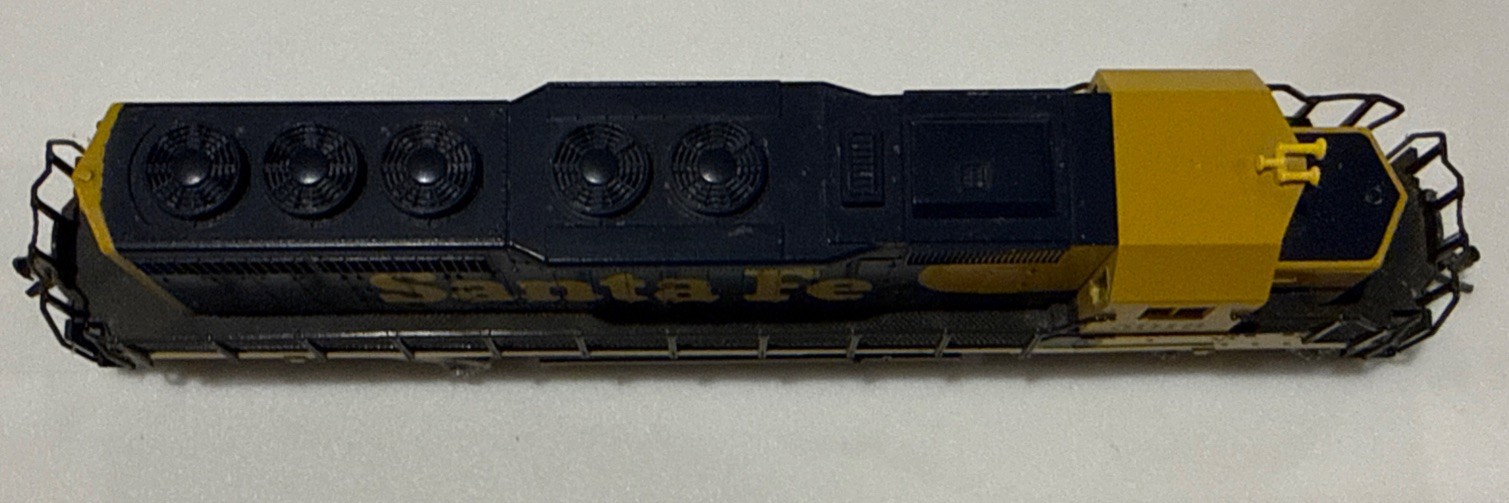 Kato USA N-Scale 176-202 – Locomotive, Diesel, EMD SD40 – Santa Fe 5018 LN/Box