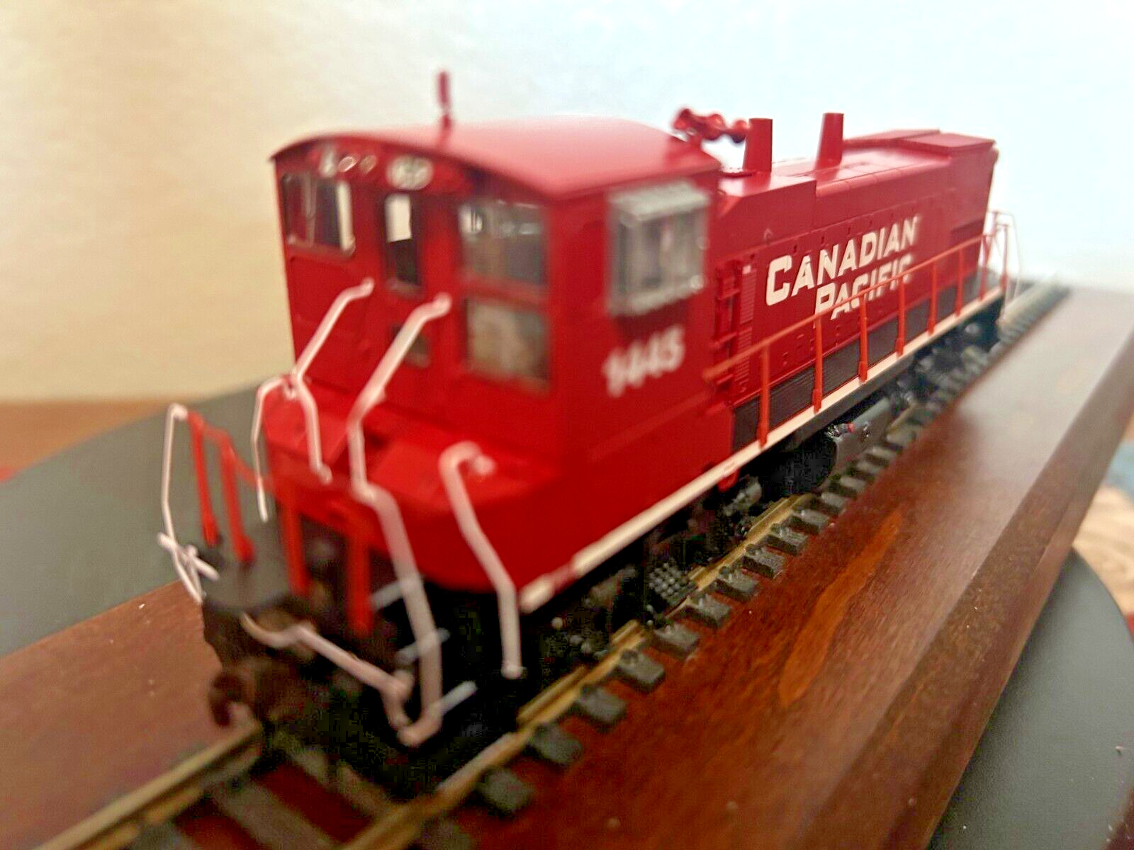 CANADIAN PACIFIC MP15ac SWITCH LOCO – DC/DCC Ready – HO Scale -“GENESIS” NEW OOP