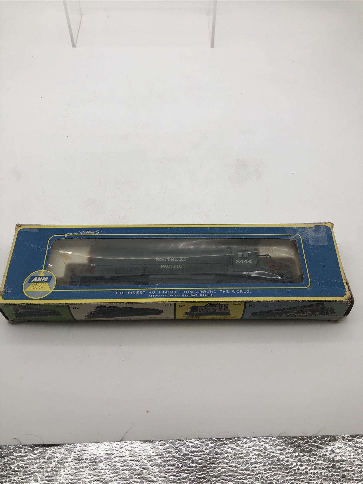 AHM #5030-06 EMD SD-40 Diesel Road Switcher HO 1:87 Scale NOS Tested See Video