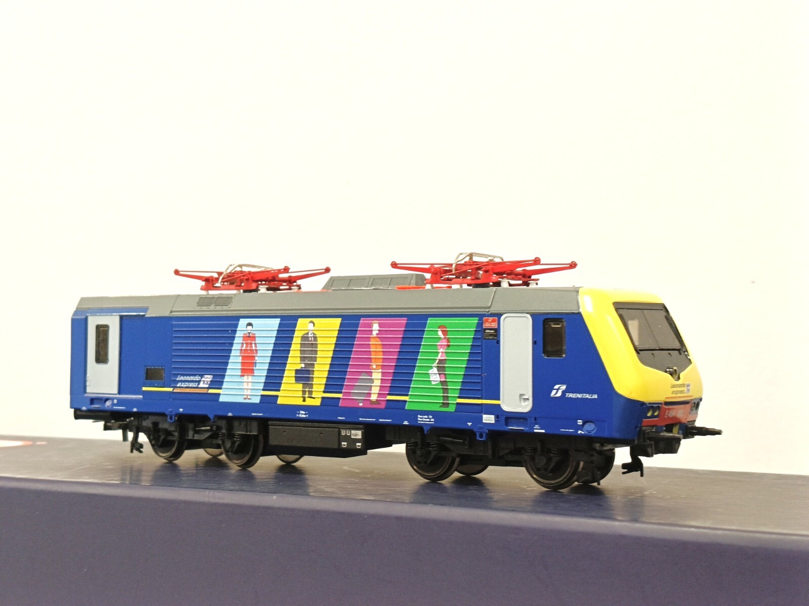 VITRAINS 2231 FS Locomotive E 464 003 Leonardo Express Livery