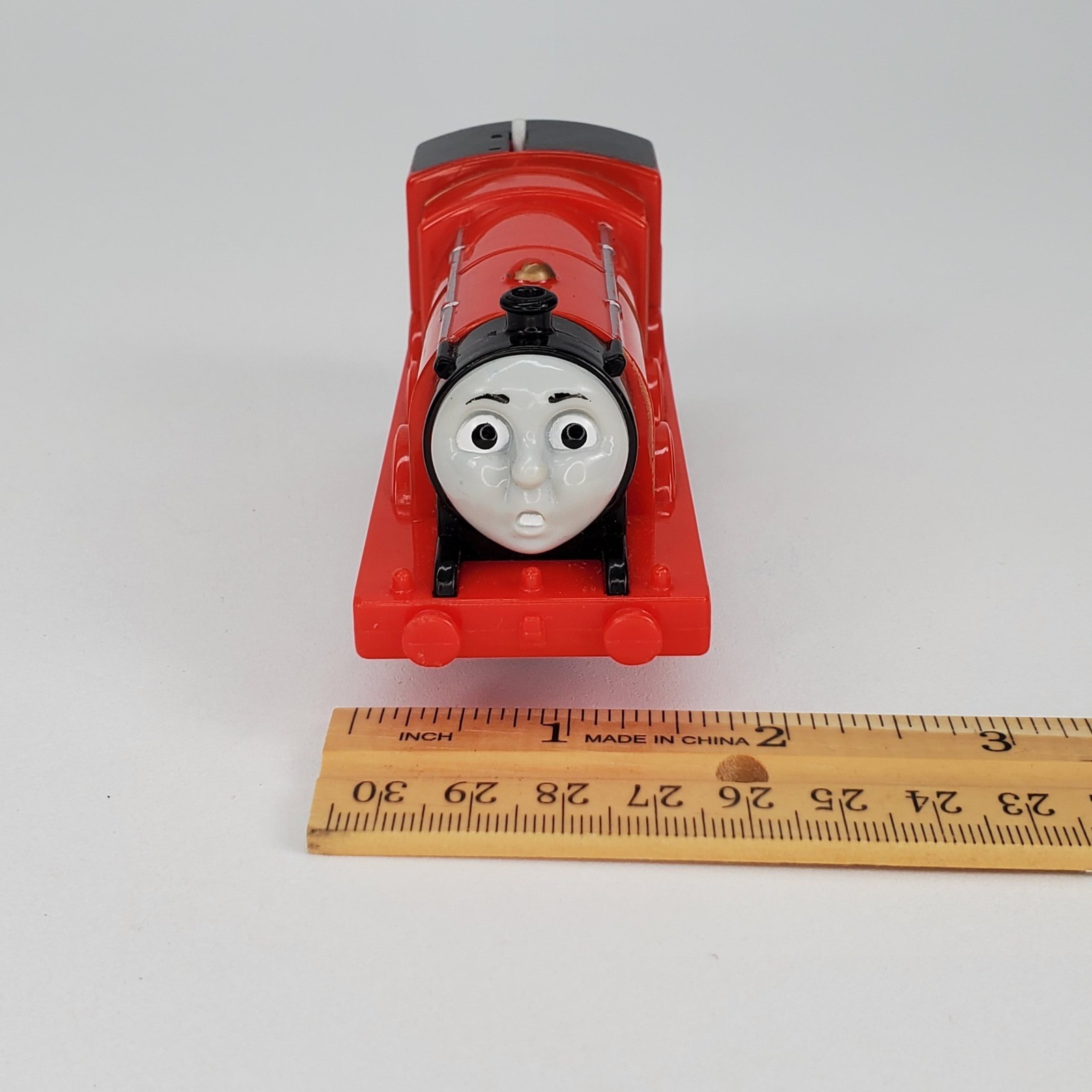 Thomas & Friends TrackMaster James Motorized Red Engine Train 2013 Gullane 2584D