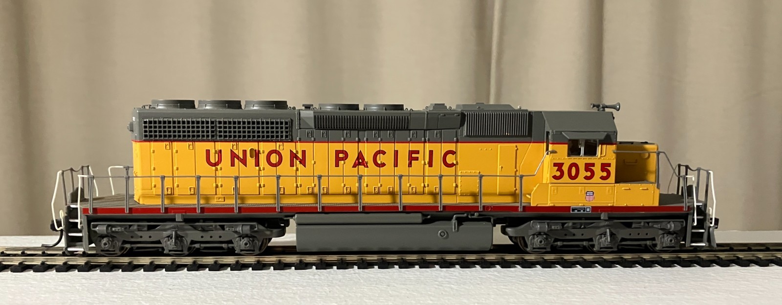 Broadway Ltd BlueLine HO- EMD SD40-2- Union Pacific 3055, Digitrax DCC Sound NEW