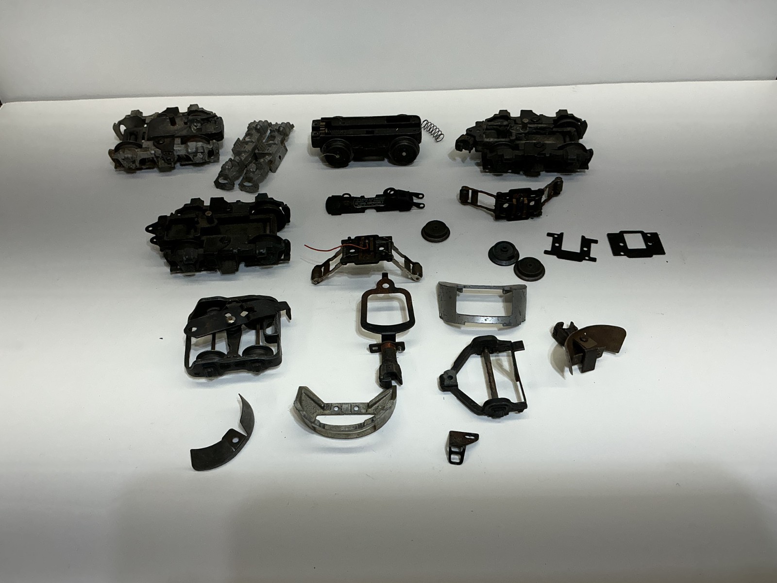 LIONEL ASSORTED F3 TRUCK PARTS
